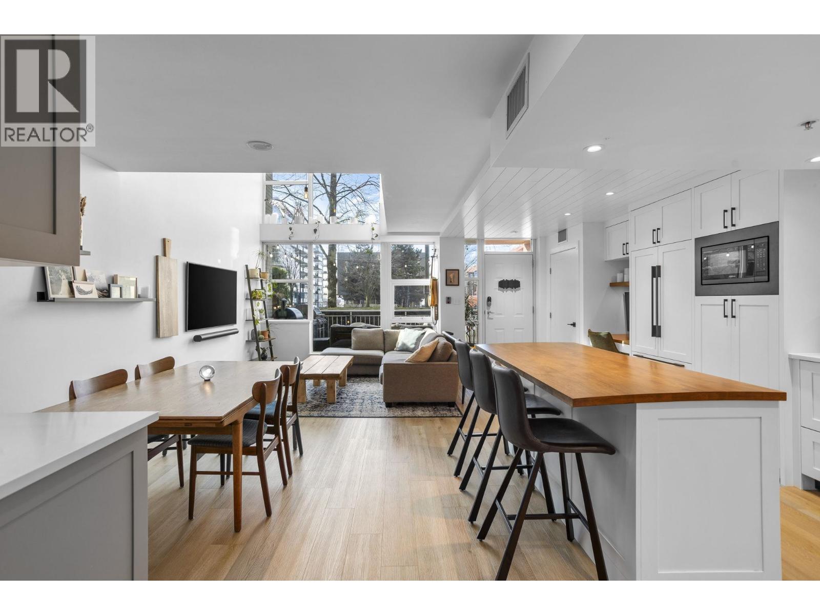 Th2 168 E Esplanade Avenue, North Vancouver, British Columbia  V7L 4X8 - Photo 8 - R3088123