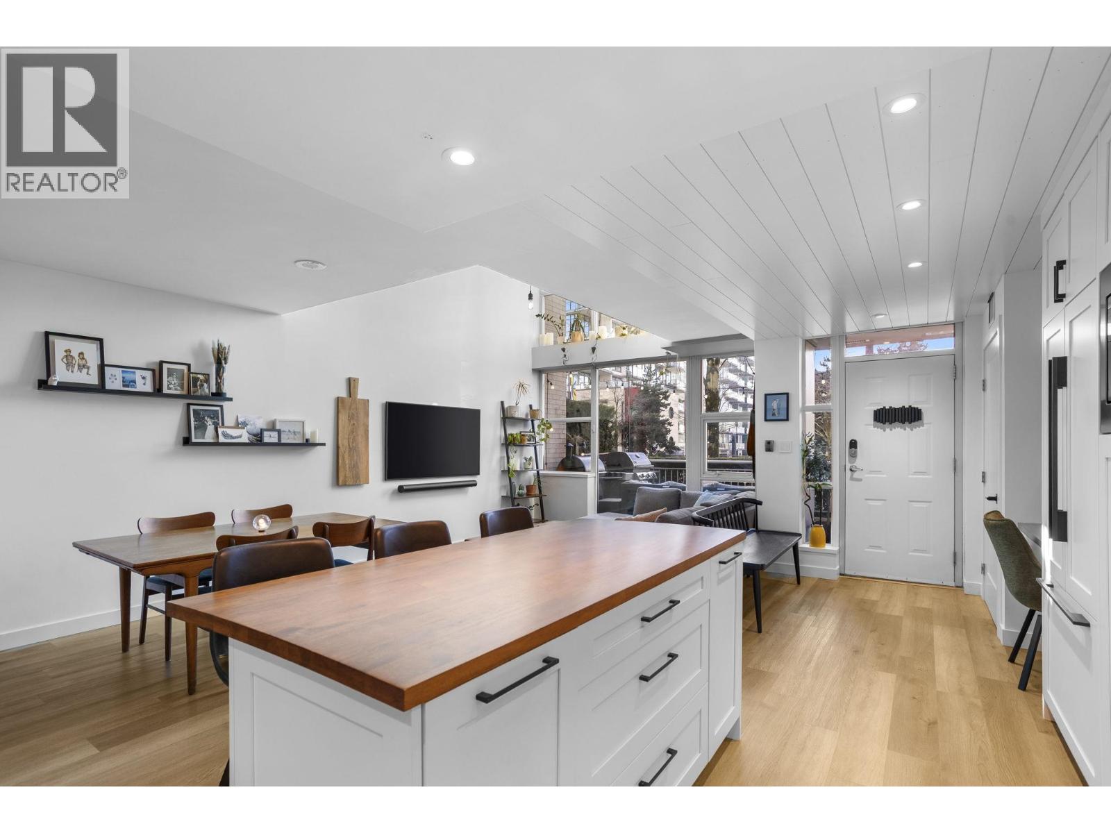 Th2 168 E Esplanade Avenue, North Vancouver, British Columbia  V7L 4X8 - Photo 15 - R3088123