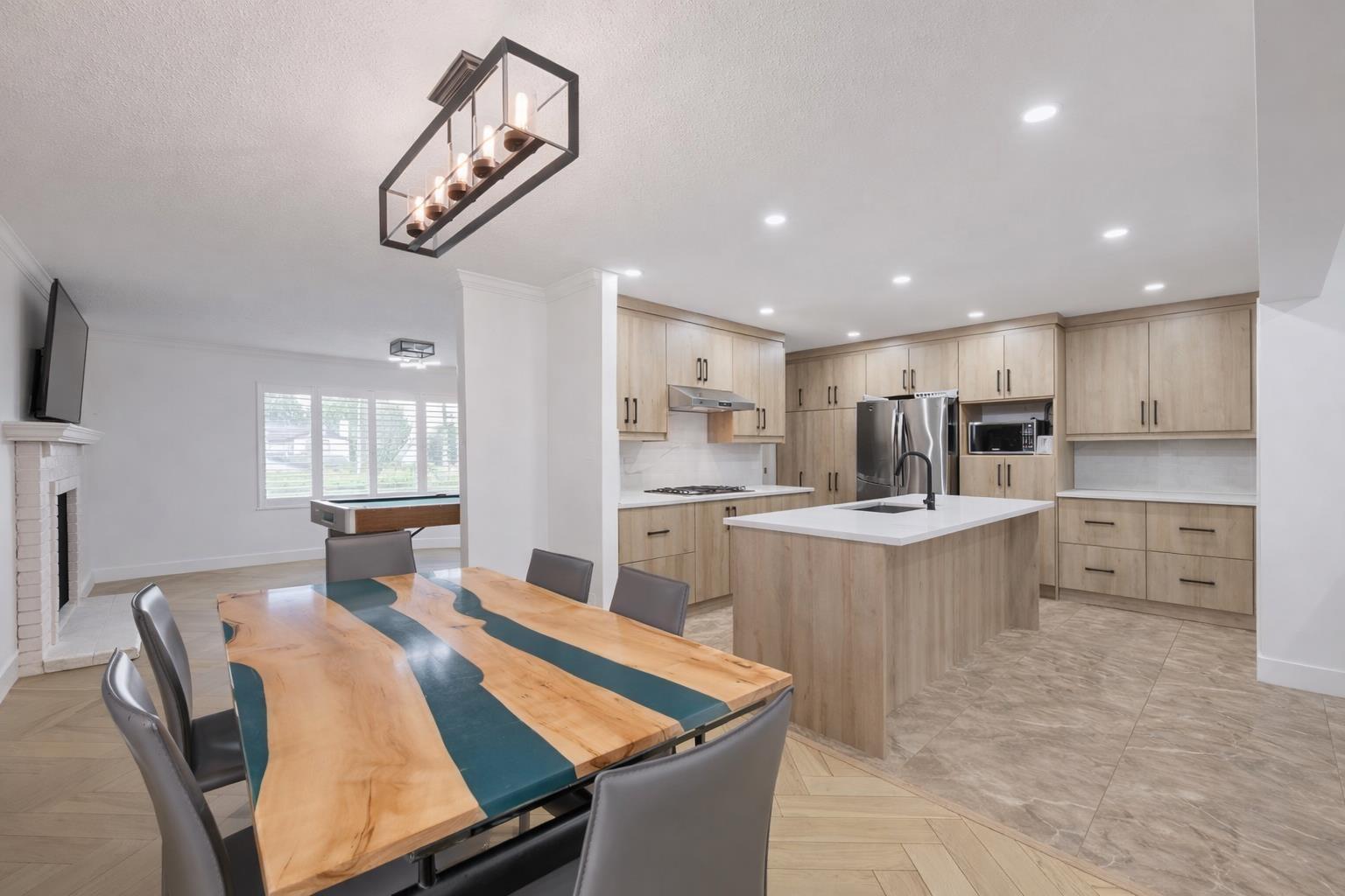 1967 156 Street, Surrey, British Columbia  V4A 4T7 - Photo 2 - R3088236