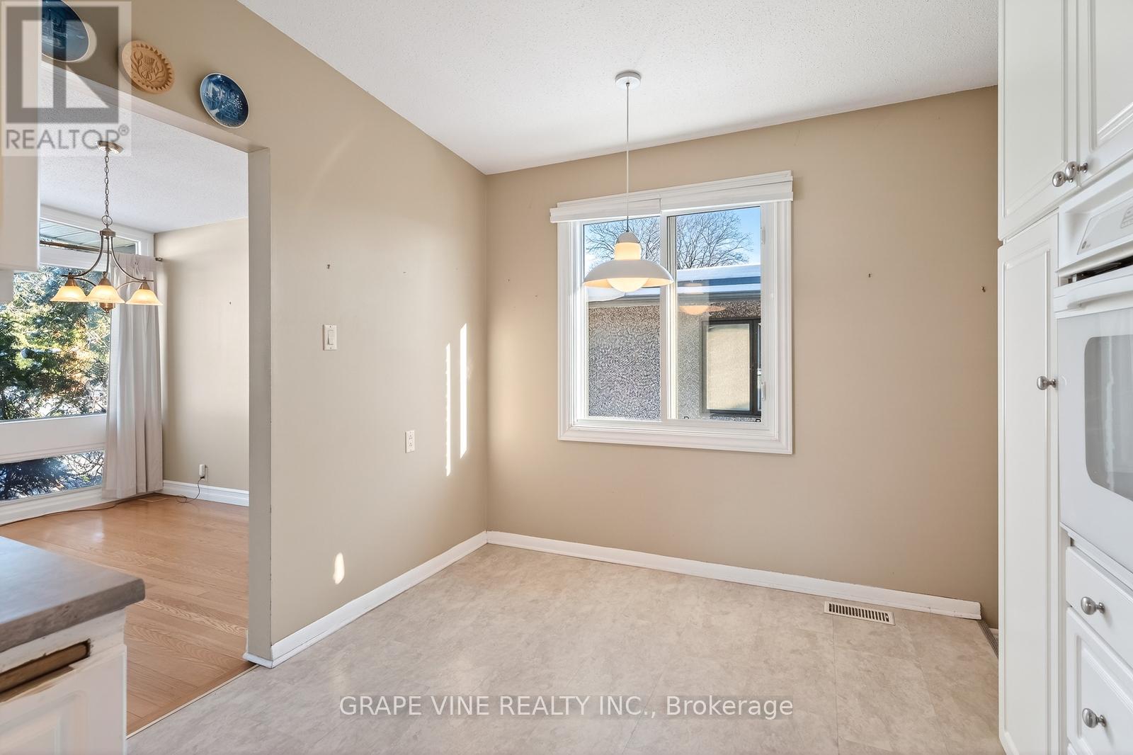 46 Cleadon Drive, Ottawa, Ontario  K2H 5P3 - Photo 10 - X12773764