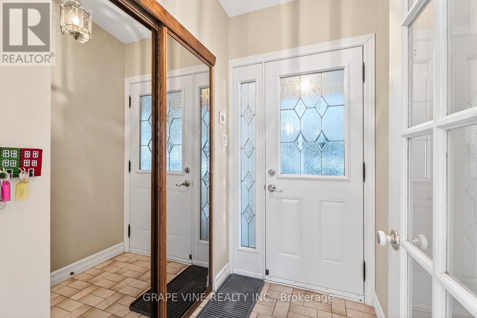 46 Cleadon Drive, Ottawa, Ontario  K2H 5P3 - Photo 5 - X12773764