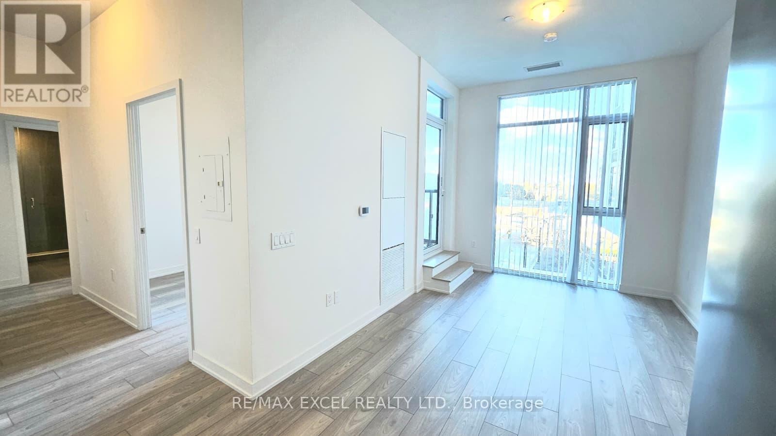 211 - 5858 Yonge Street, Toronto (Newtonbrook West), Ontario  M2M 3T3 - Photo 2 - C12773750