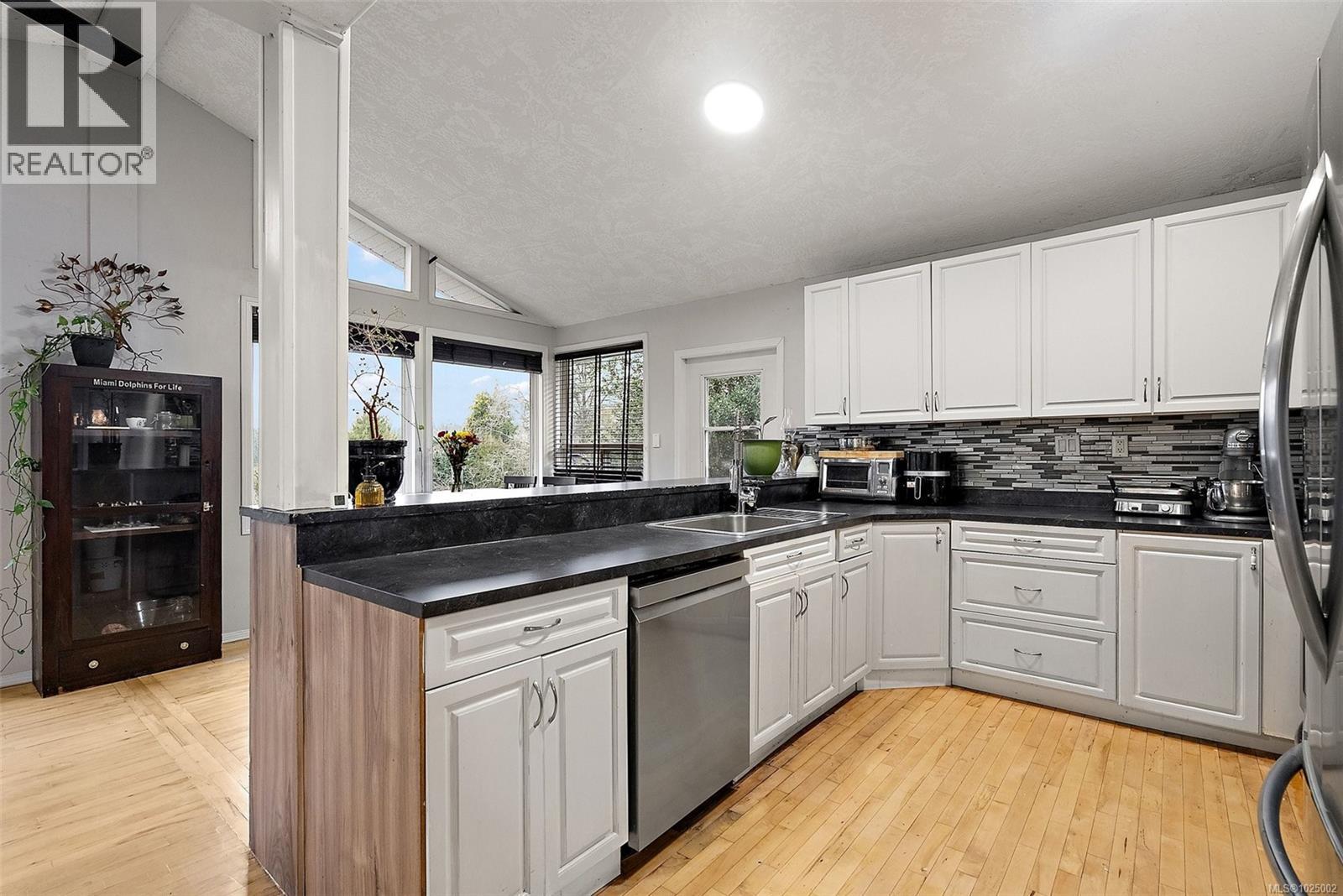 9146 West Saanich Rd, North Saanich, British Columbia  V8L 5T4 - Photo 9 - 1025002