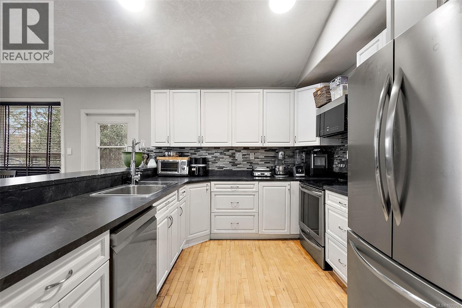 9146 West Saanich Rd, North Saanich, British Columbia  V8L 5T4 - Photo 10 - 1025002