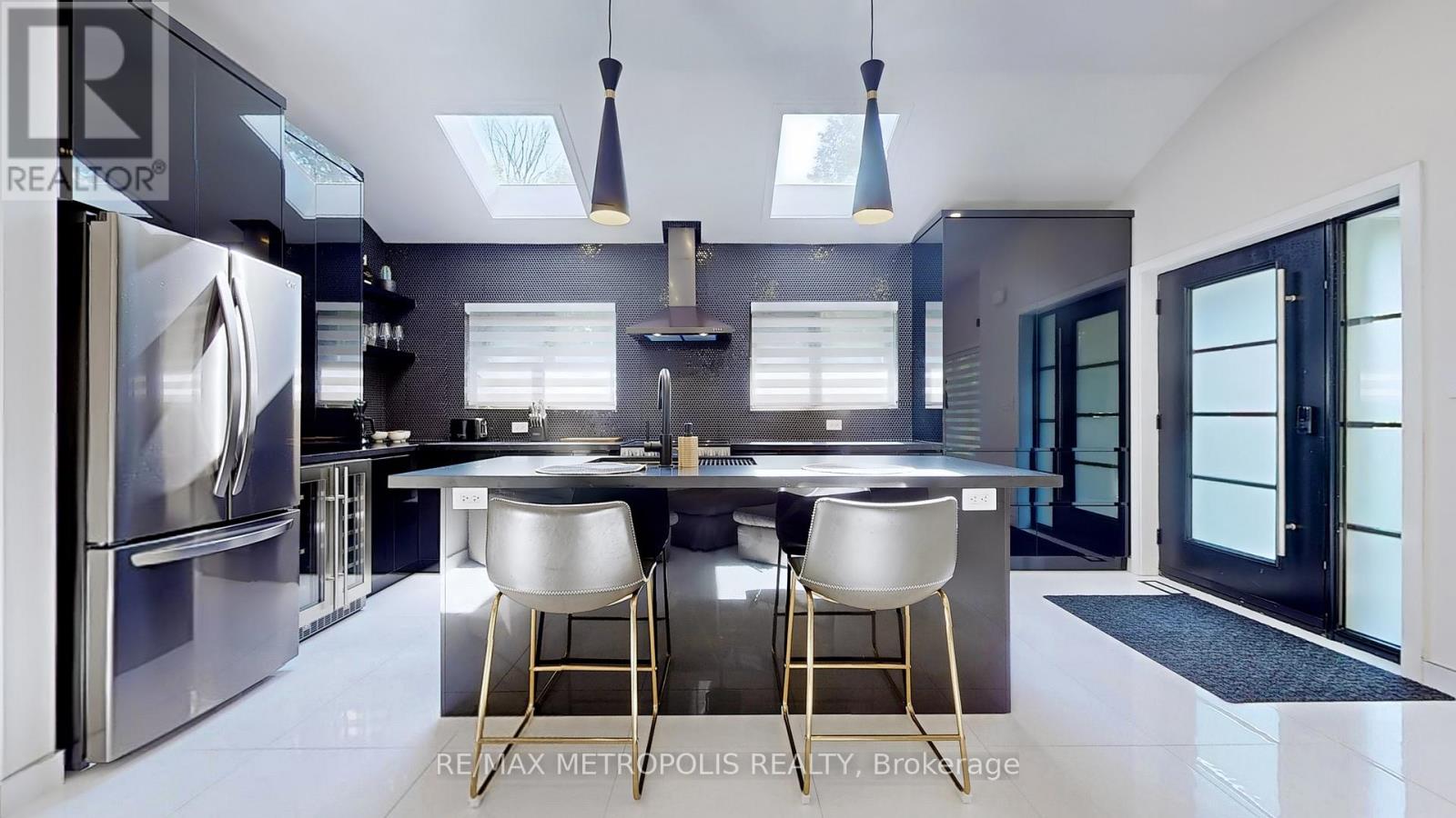 MAIN - 640 LANSDOWNE DRIVE, Oshawa, Ontario