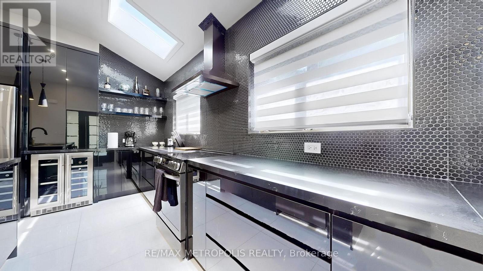 Main - 640 Lansdowne Drive, Oshawa, Ontario  L1G 1W4 - Photo 2 - E12773802