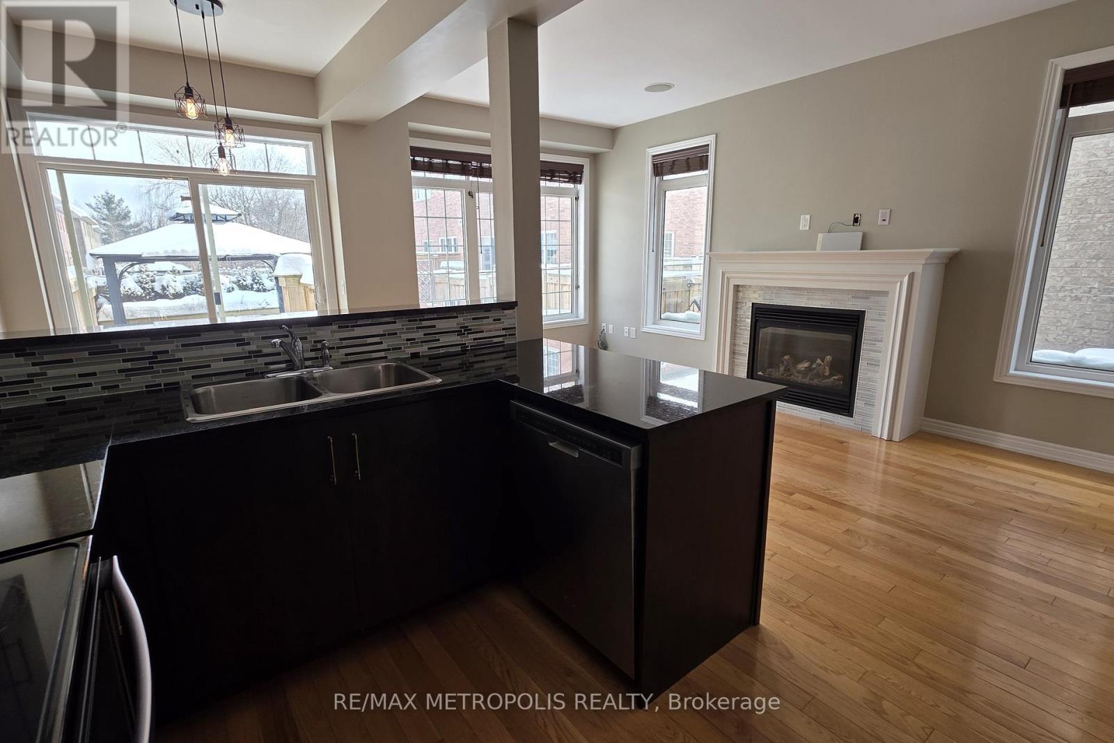 9 Samba Street, Richmond Hill, Ontario  L4E 0Z8 - Photo 6 - N12773744