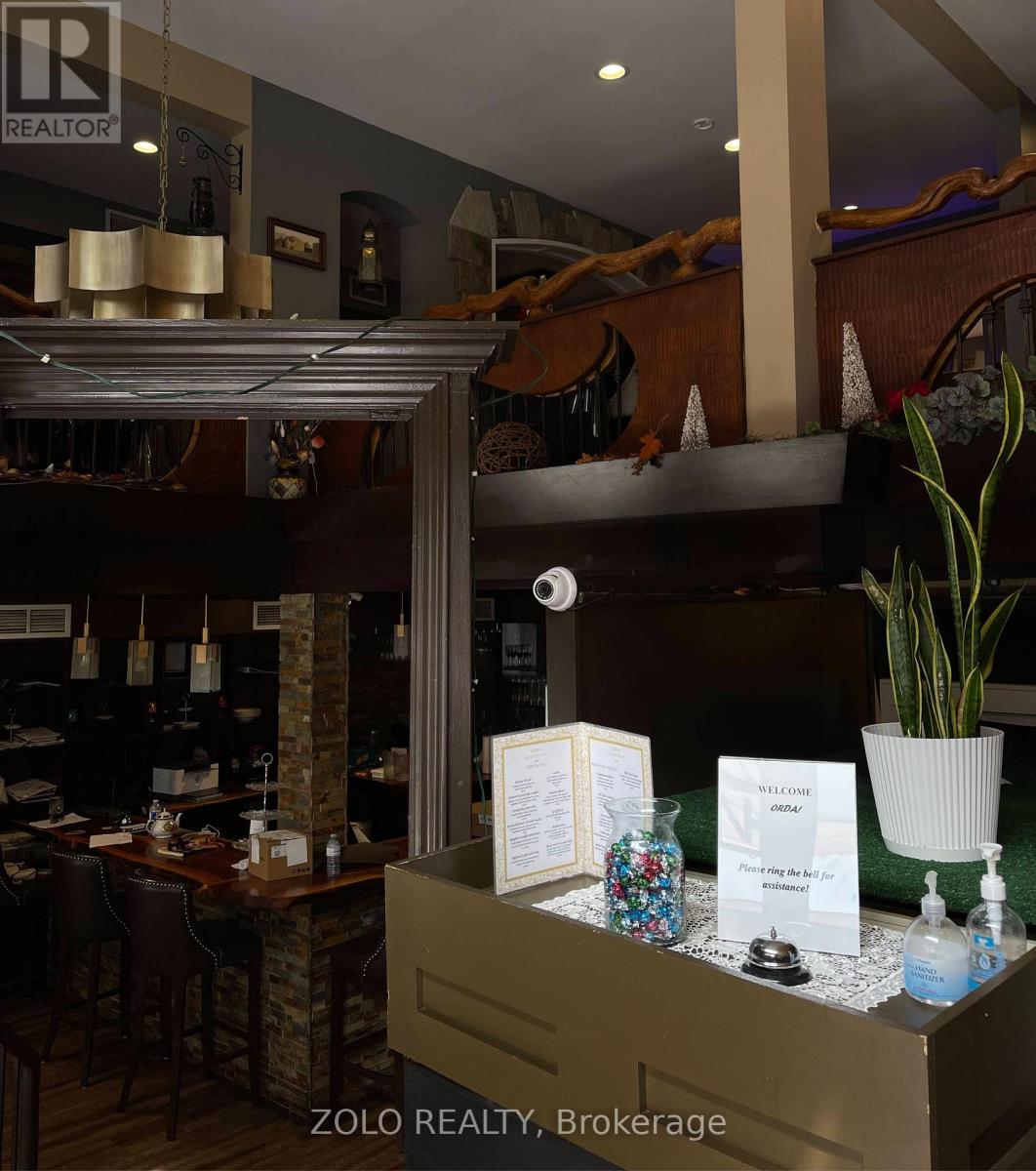 111 Trafalgar Road, Oakville (Oo Old Oakville), Ontario  L6J 3G3 - Photo 10 - W12773748