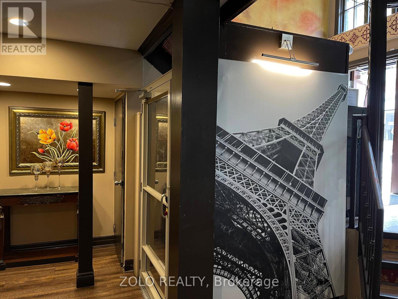 111 Trafalgar Road, Oakville (Oo Old Oakville), Ontario  L6J 3G3 - Photo 11 - W12773748