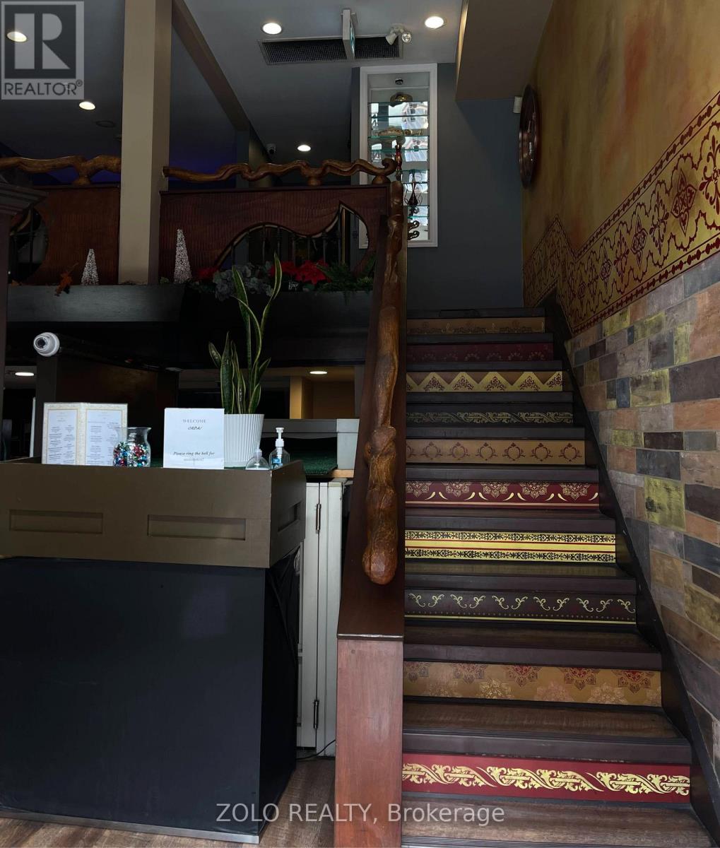 111 Trafalgar Road, Oakville (Oo Old Oakville), Ontario  L6J 3G3 - Photo 8 - W12773748