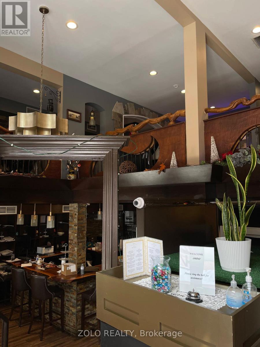 111 Trafalgar Road, Oakville (Oo Old Oakville), Ontario  L6J 3G3 - Photo 9 - W12773748