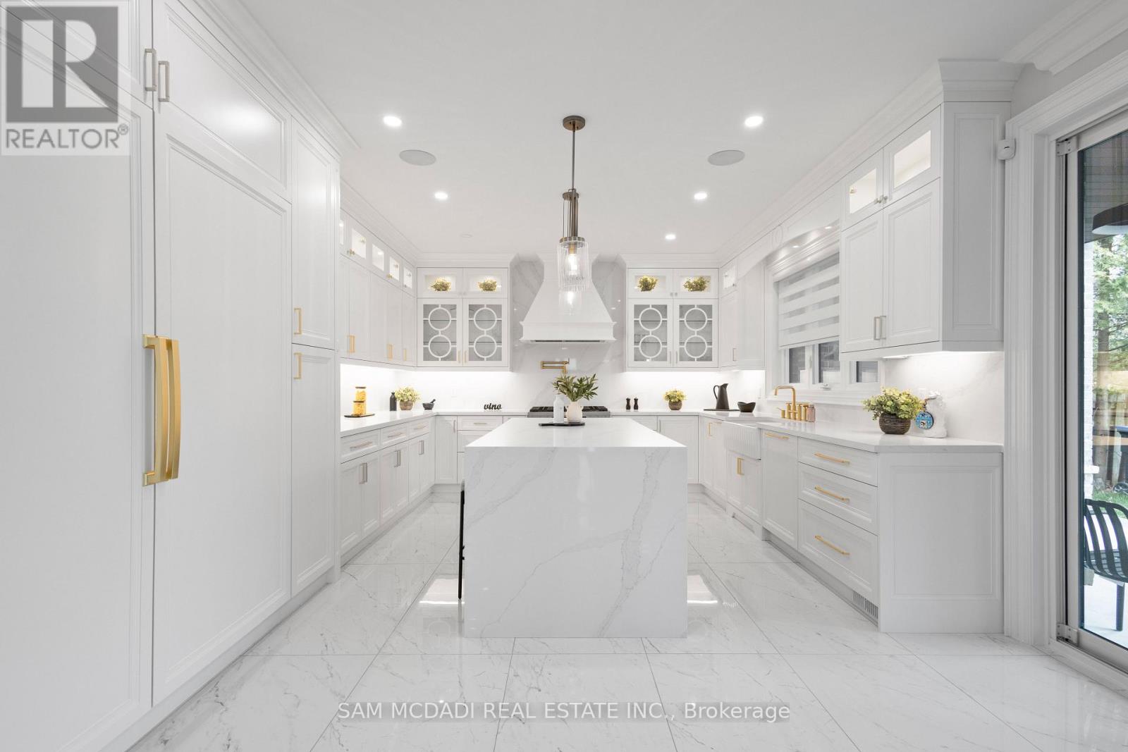 72 Oakes Drive, Mississauga, Ontario  L5G 3M1 - Photo 11 - W12773768