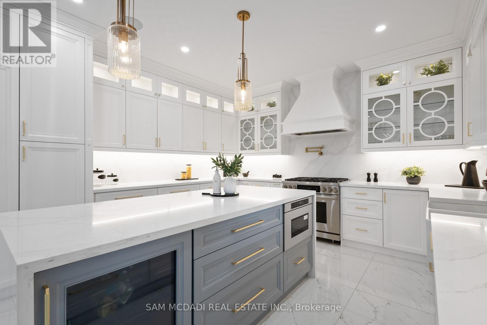 72 Oakes Drive, Mississauga, Ontario  L5G 3M1 - Photo 13 - W12773768