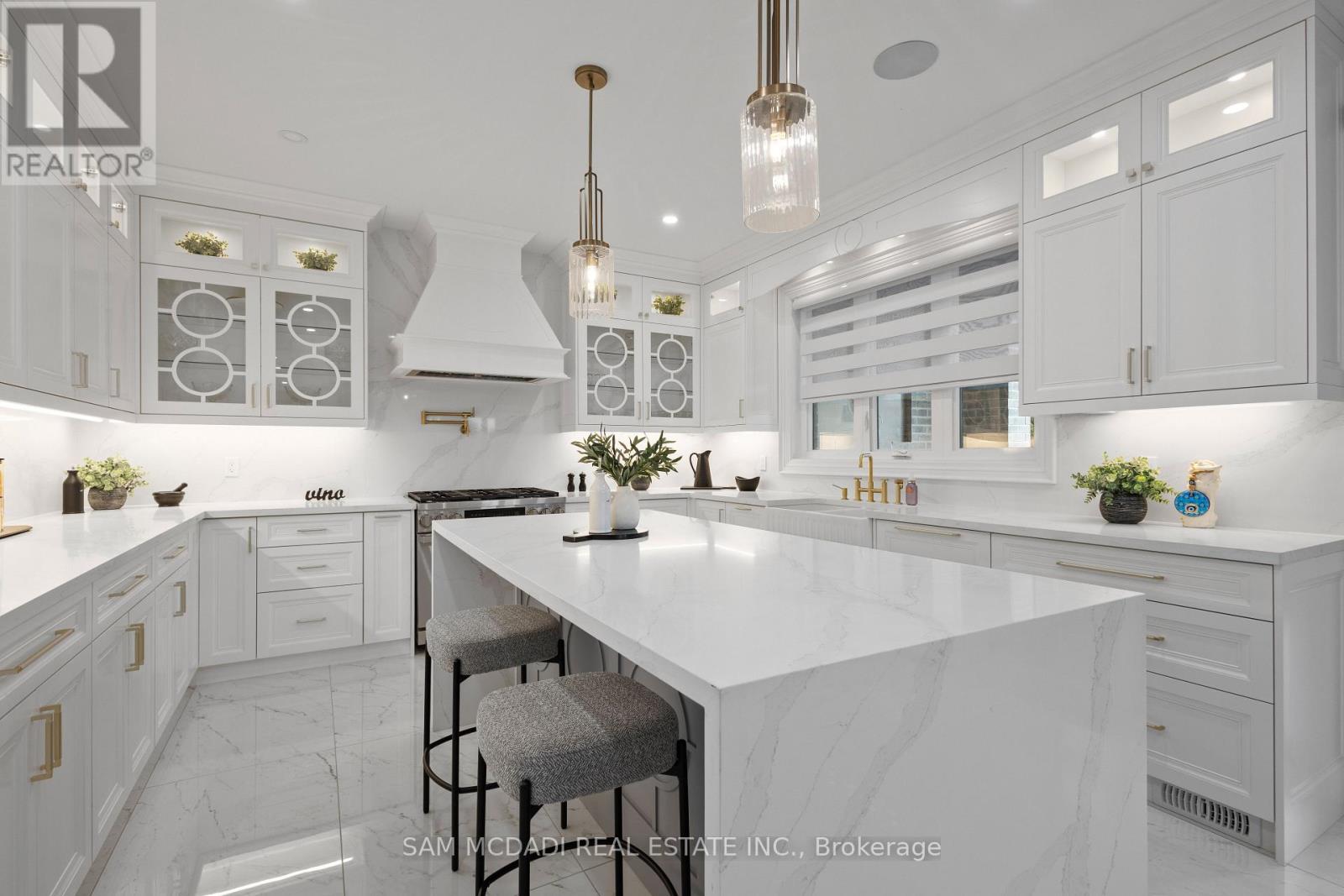 72 Oakes Drive, Mississauga, Ontario  L5G 3M1 - Photo 14 - W12773768