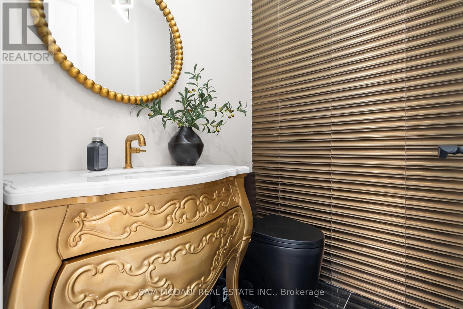 72 Oakes Drive, Mississauga, Ontario  L5G 3M1 - Photo 17 - W12773768