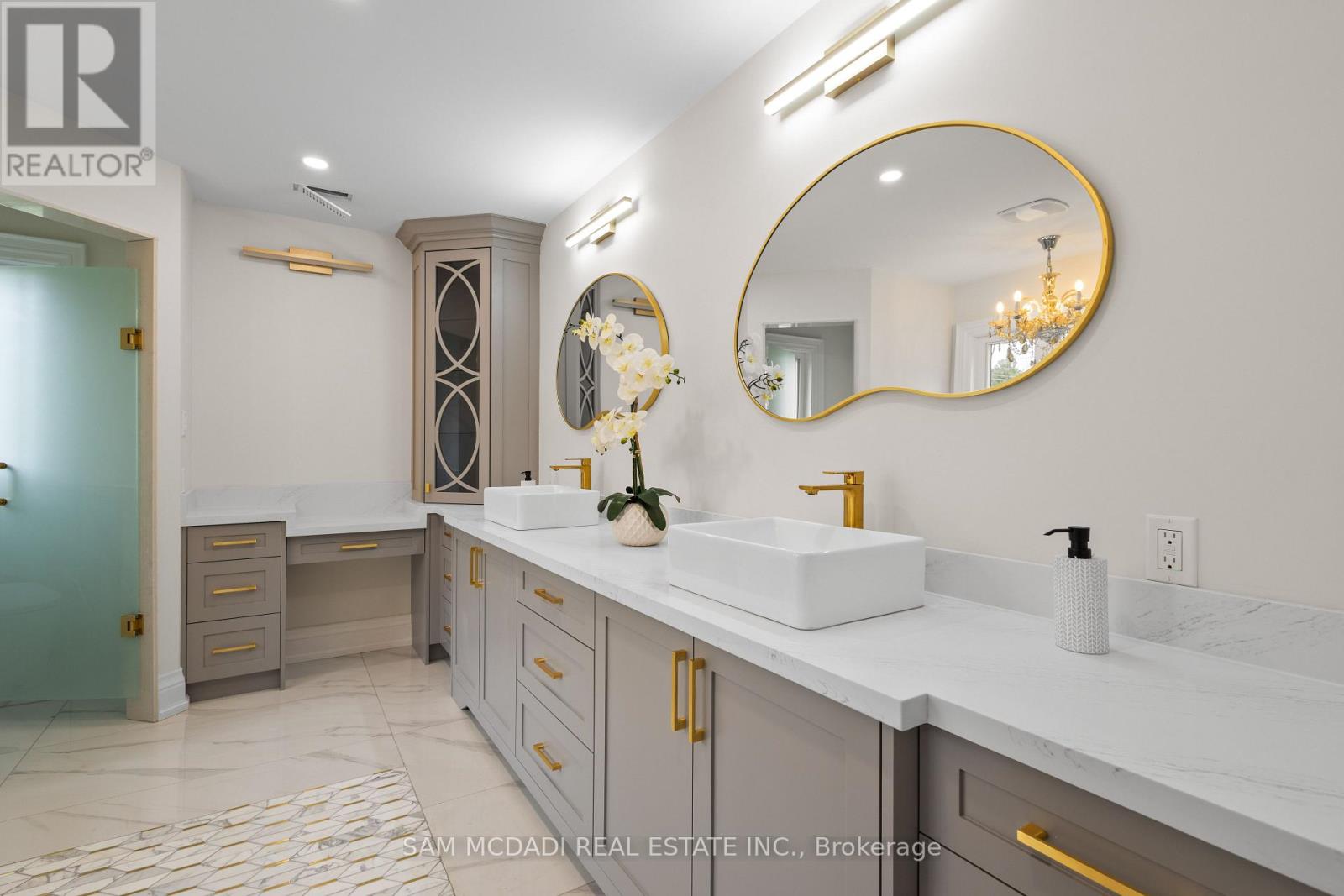 72 Oakes Drive, Mississauga, Ontario  L5G 3M1 - Photo 21 - W12773768