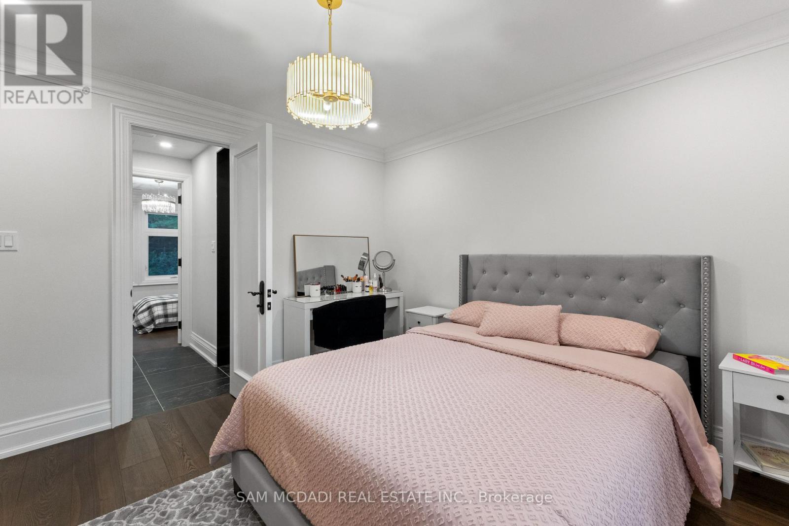 72 Oakes Drive, Mississauga, Ontario  L5G 3M1 - Photo 24 - W12773768