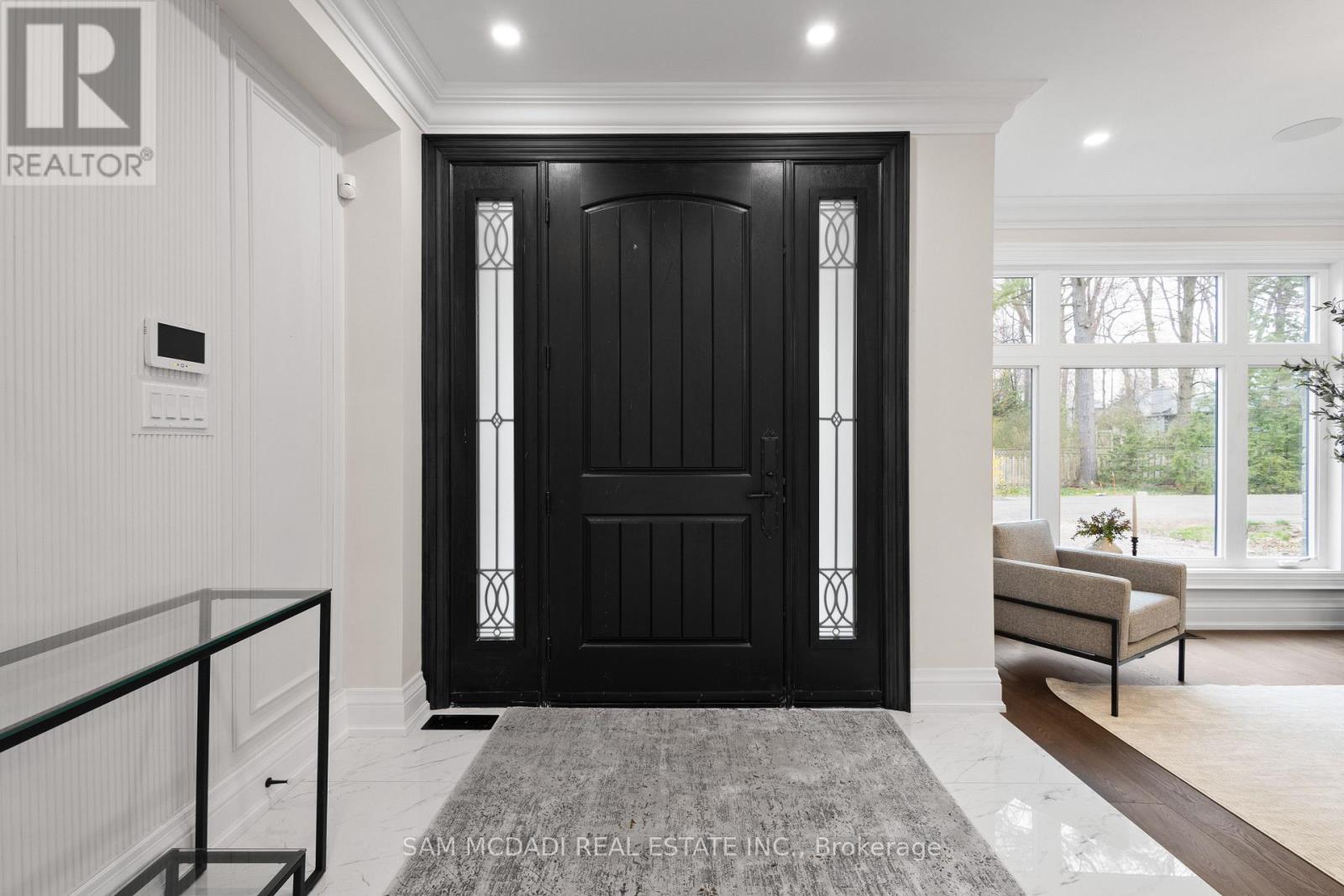 72 Oakes Drive, Mississauga, Ontario  L5G 3M1 - Photo 3 - W12773768