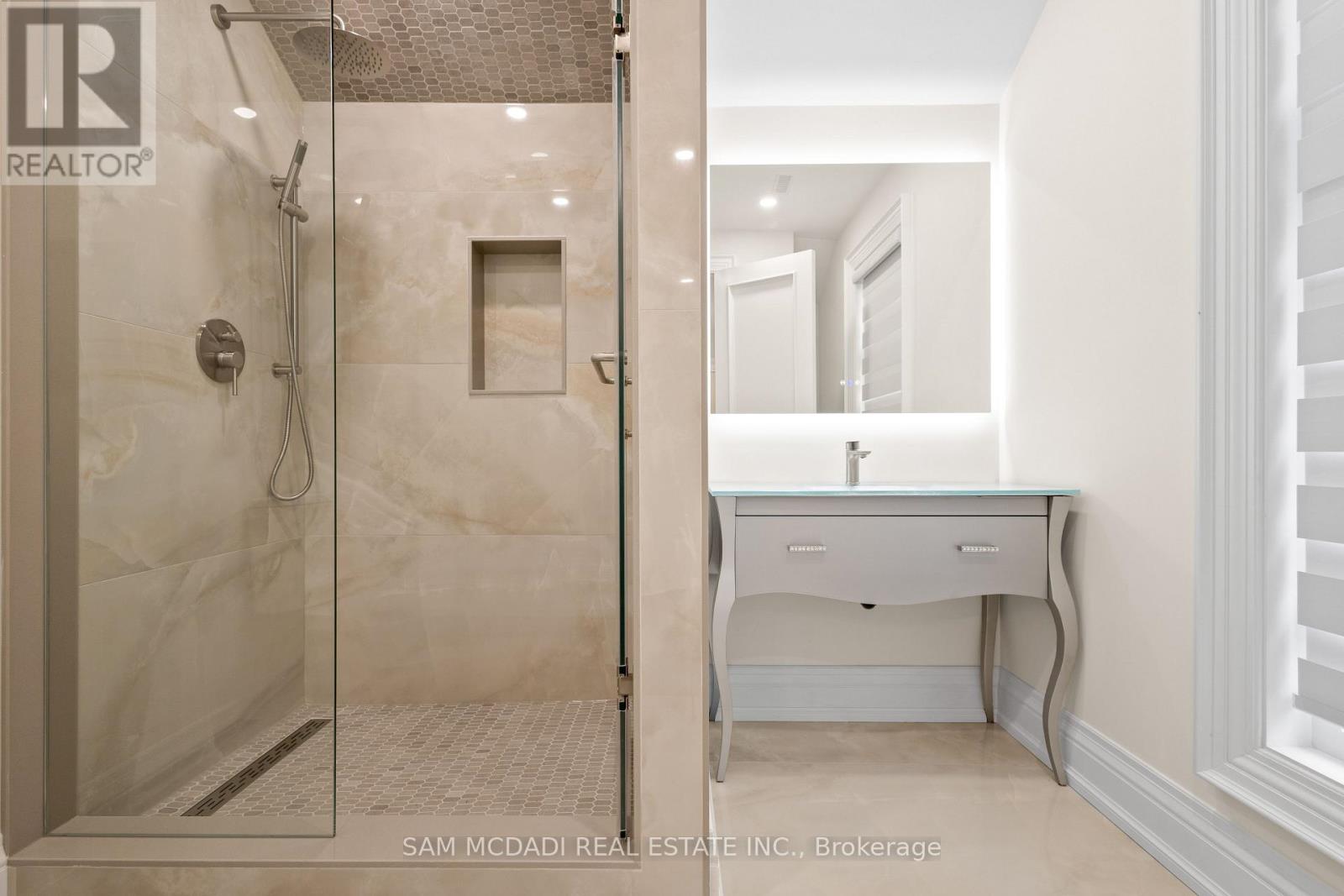 72 Oakes Drive, Mississauga, Ontario  L5G 3M1 - Photo 31 - W12773768