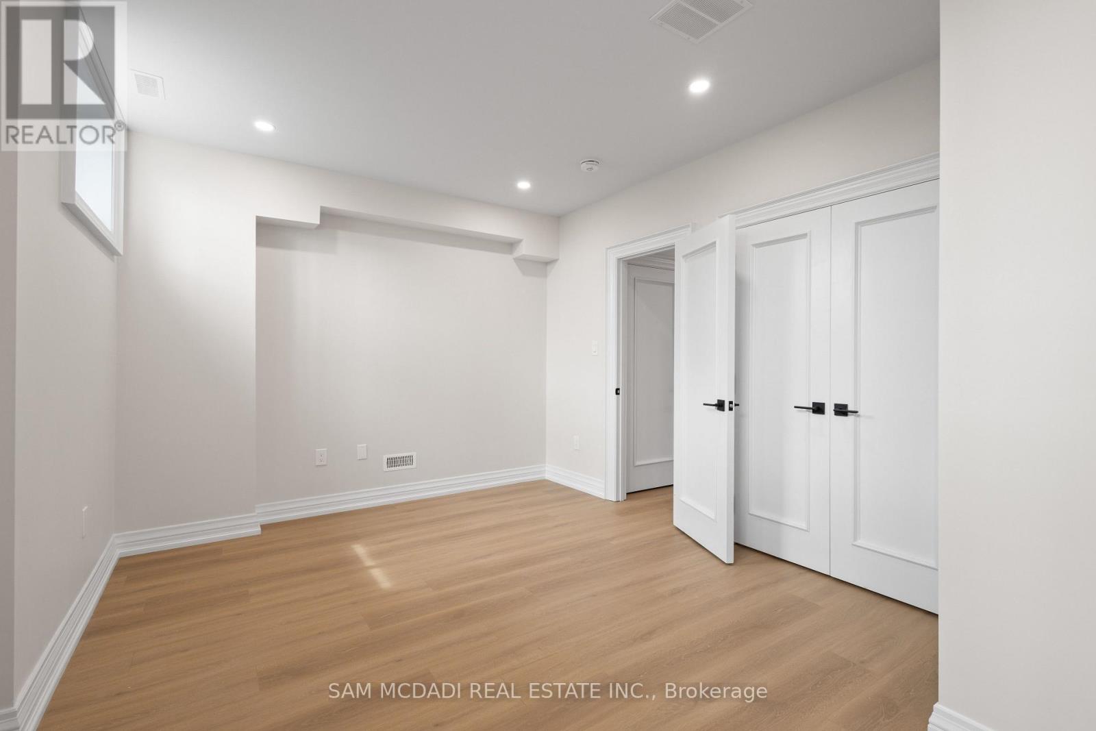 72 Oakes Drive, Mississauga, Ontario  L5G 3M1 - Photo 39 - W12773768