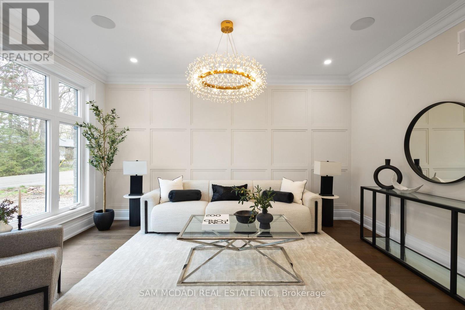 72 Oakes Drive, Mississauga, Ontario  L5G 3M1 - Photo 4 - W12773768