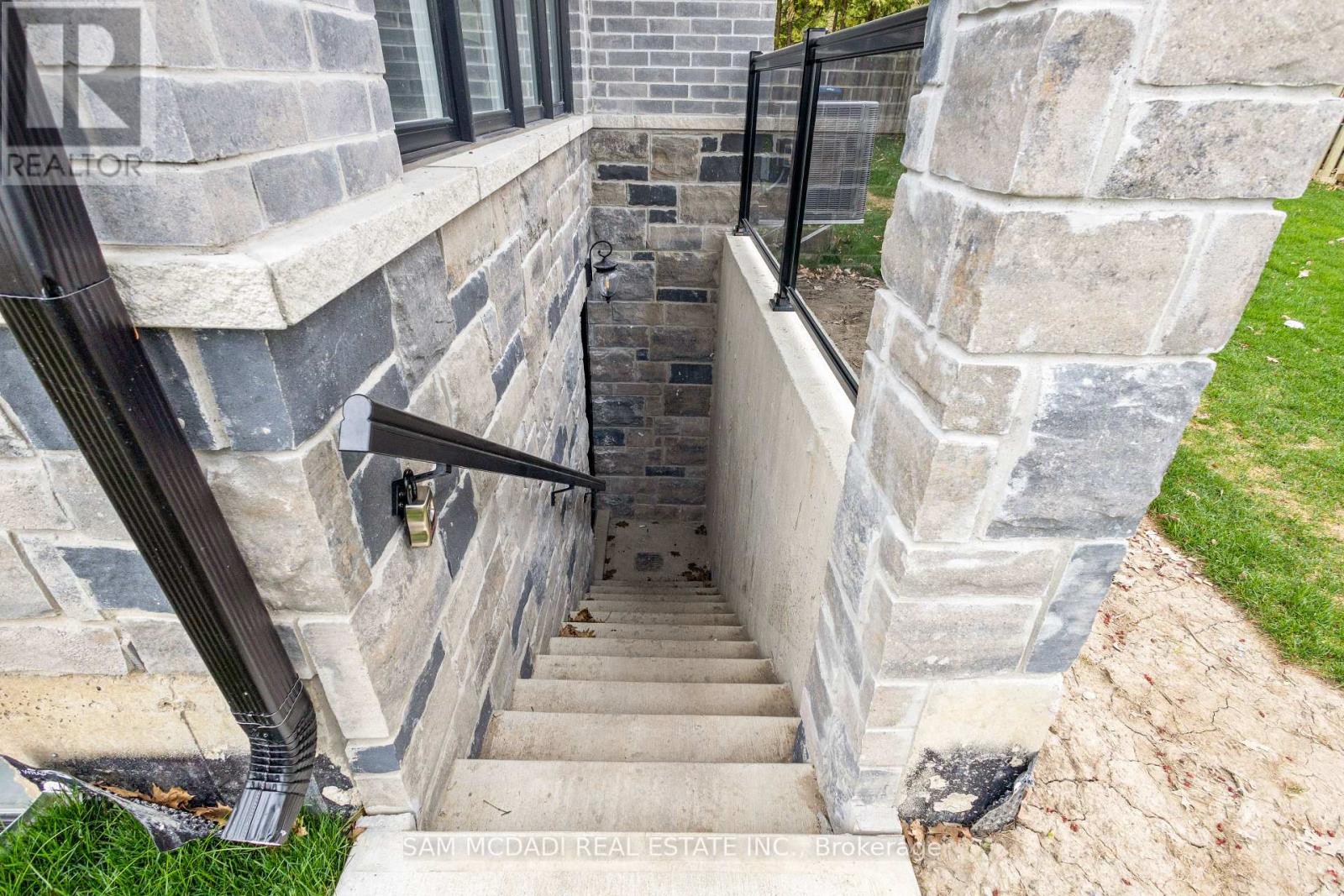 72 Oakes Drive, Mississauga, Ontario  L5G 3M1 - Photo 43 - W12773768