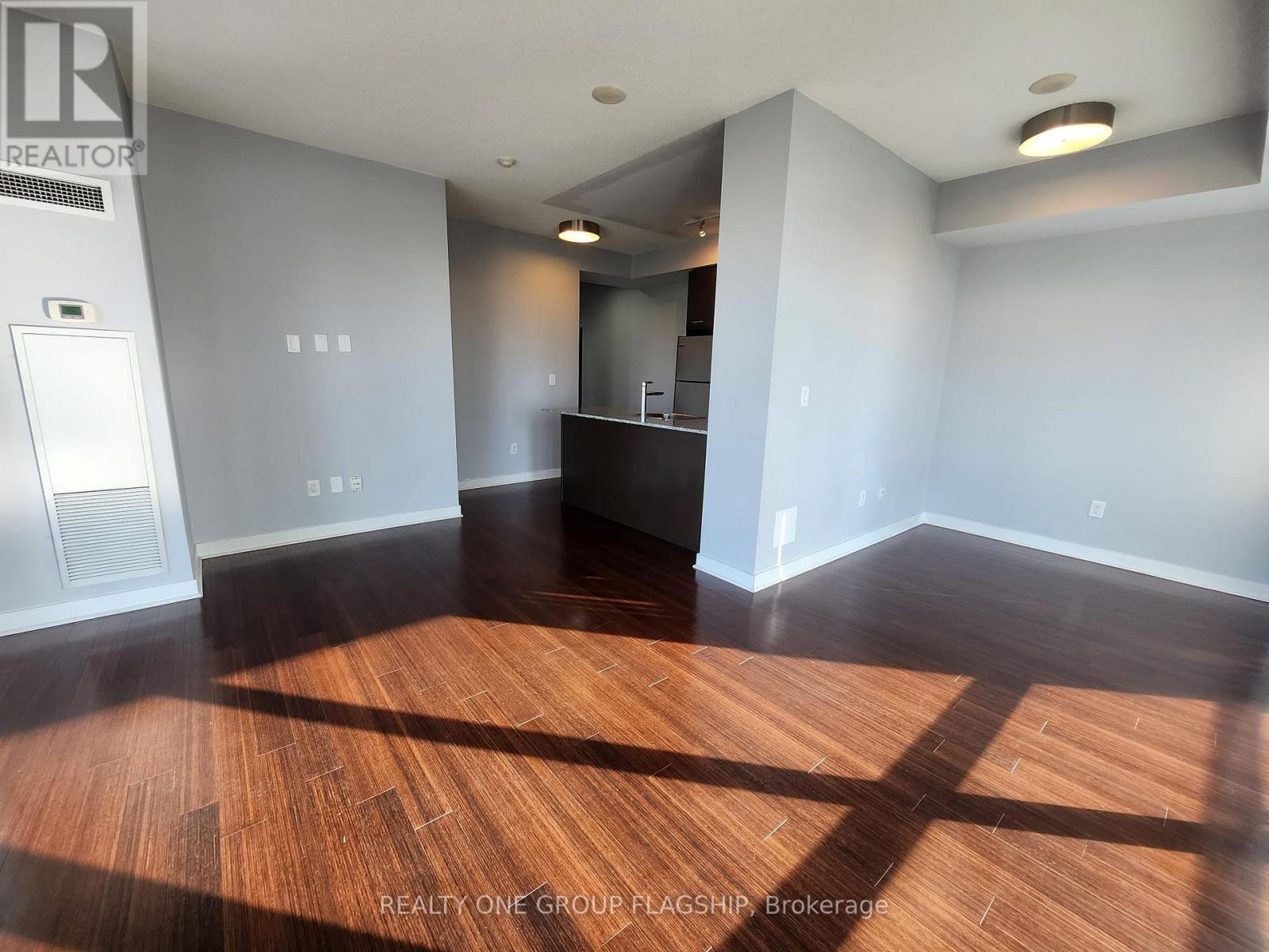 711 - 365 Prince Of Wales Drive, Mississauga, Ontario  L5B 0G6 - Photo 4 - W12773794