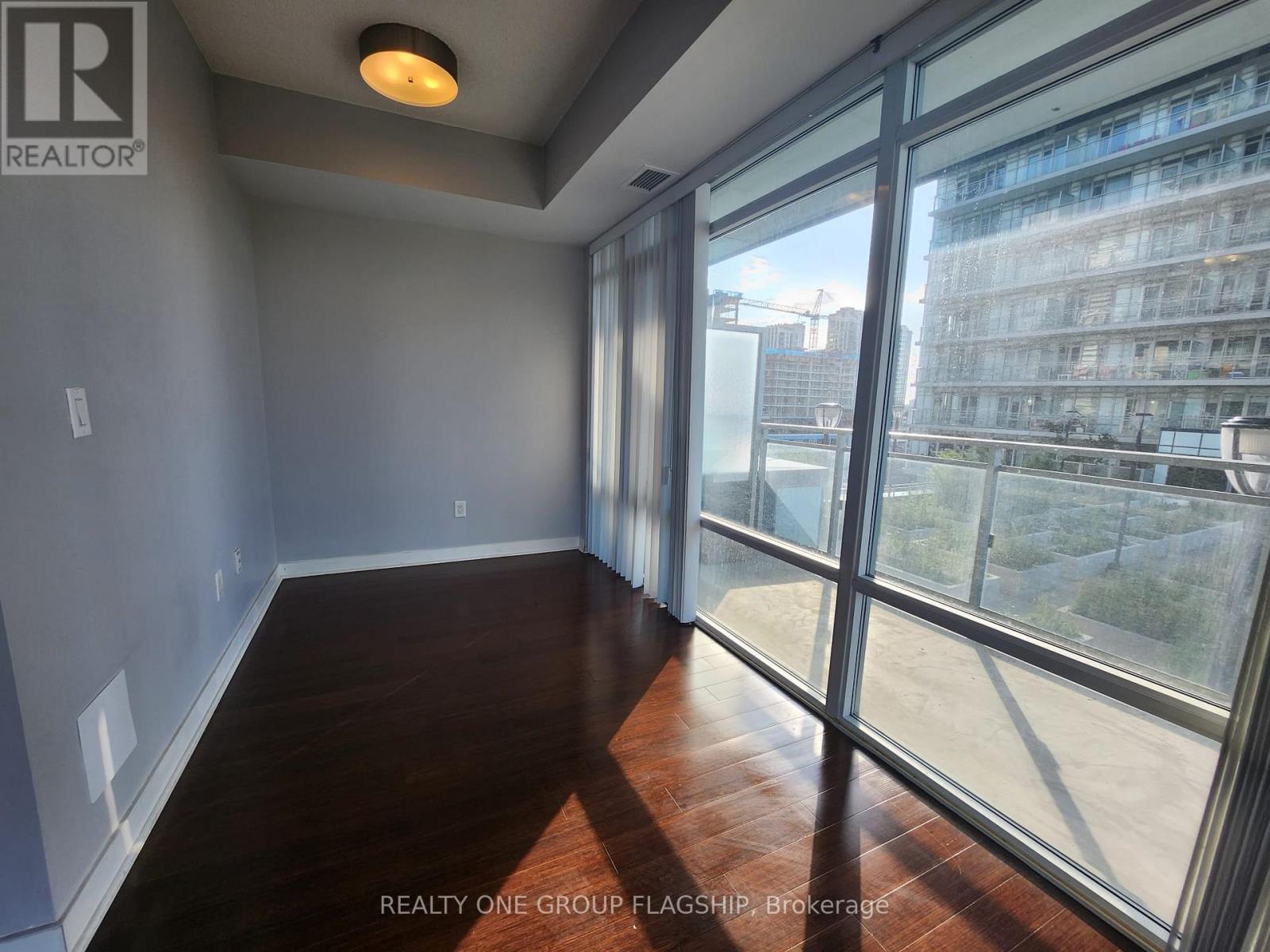 711 - 365 Prince Of Wales Drive, Mississauga, Ontario  L5B 0G6 - Photo 5 - W12773794