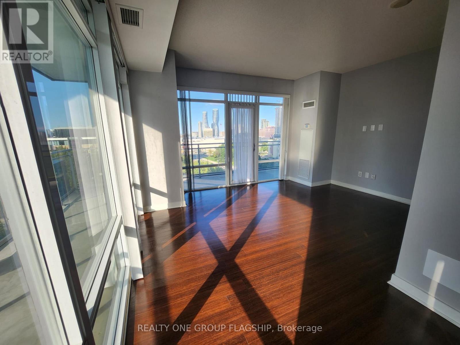 711 - 365 Prince Of Wales Drive, Mississauga, Ontario  L5B 0G6 - Photo 8 - W12773794