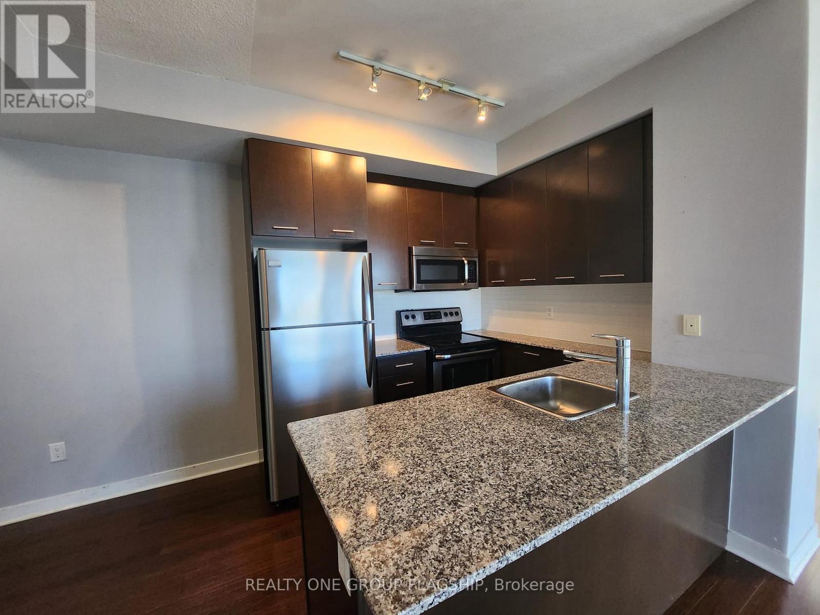 711 - 365 Prince Of Wales Drive, Mississauga, Ontario  L5B 0G6 - Photo 9 - W12773794