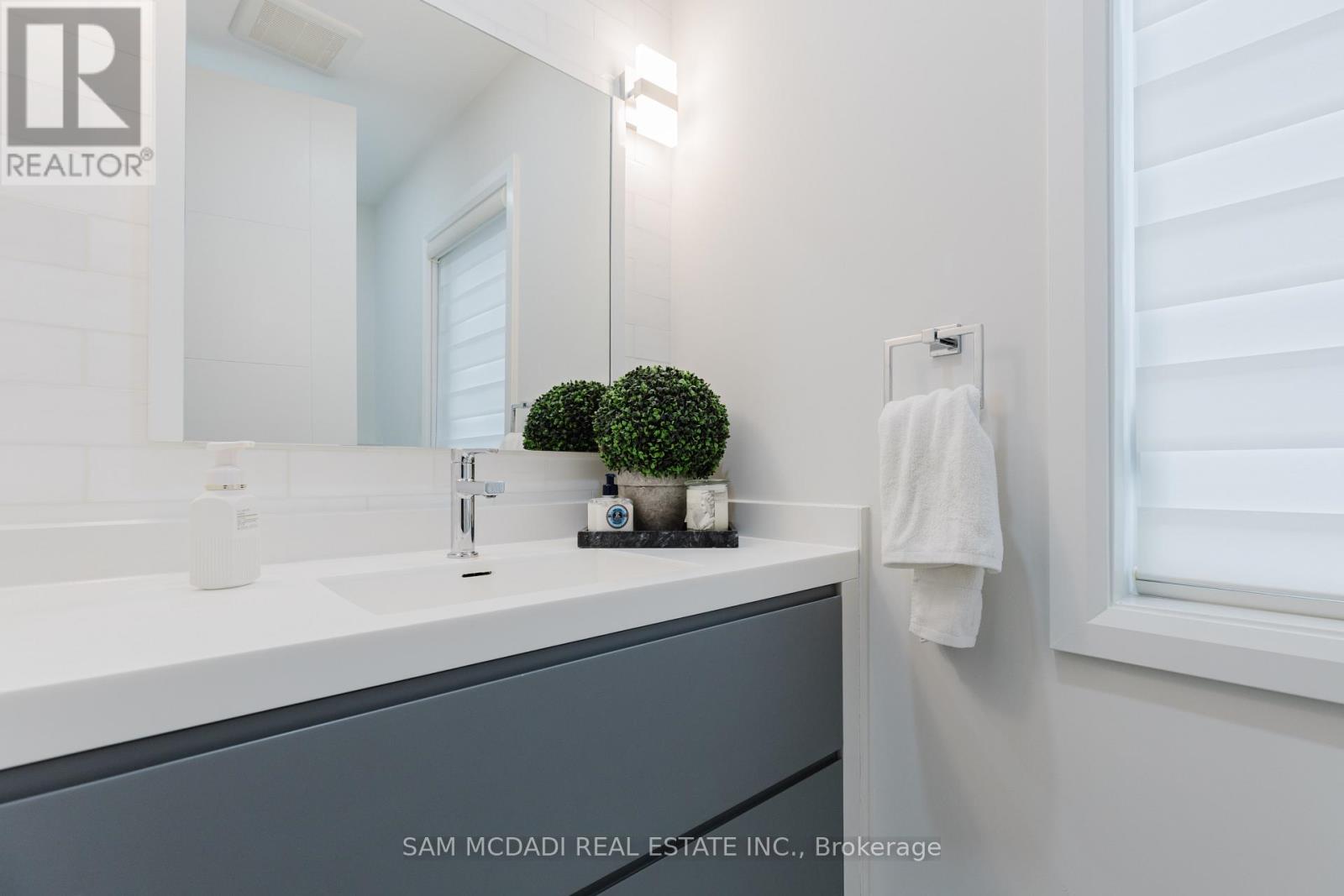 11a Maple Avenue N, Mississauga, Ontario  L5H 2R9 - Photo 14 - W12773812