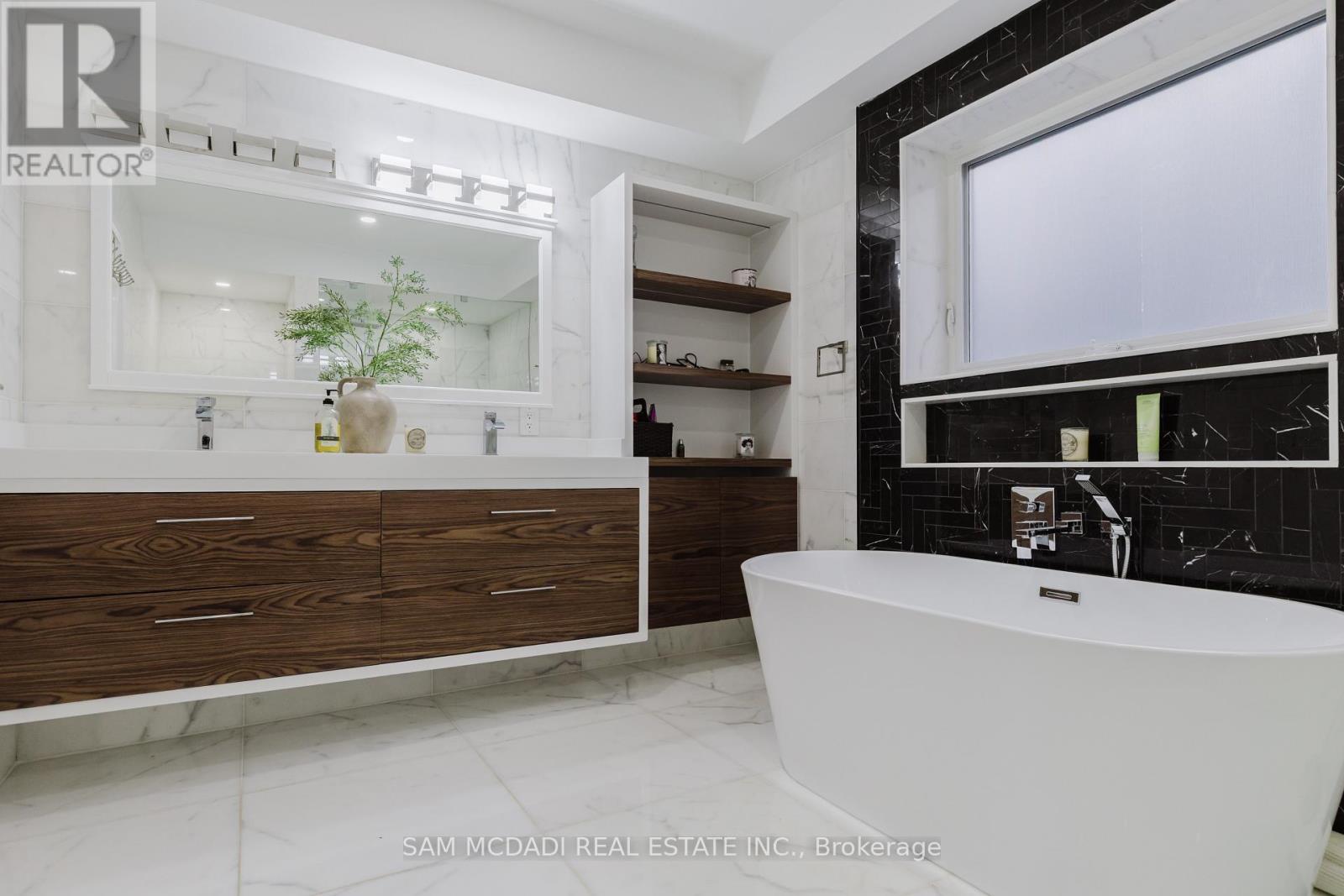 11a Maple Avenue N, Mississauga, Ontario  L5H 2R9 - Photo 22 - W12773812