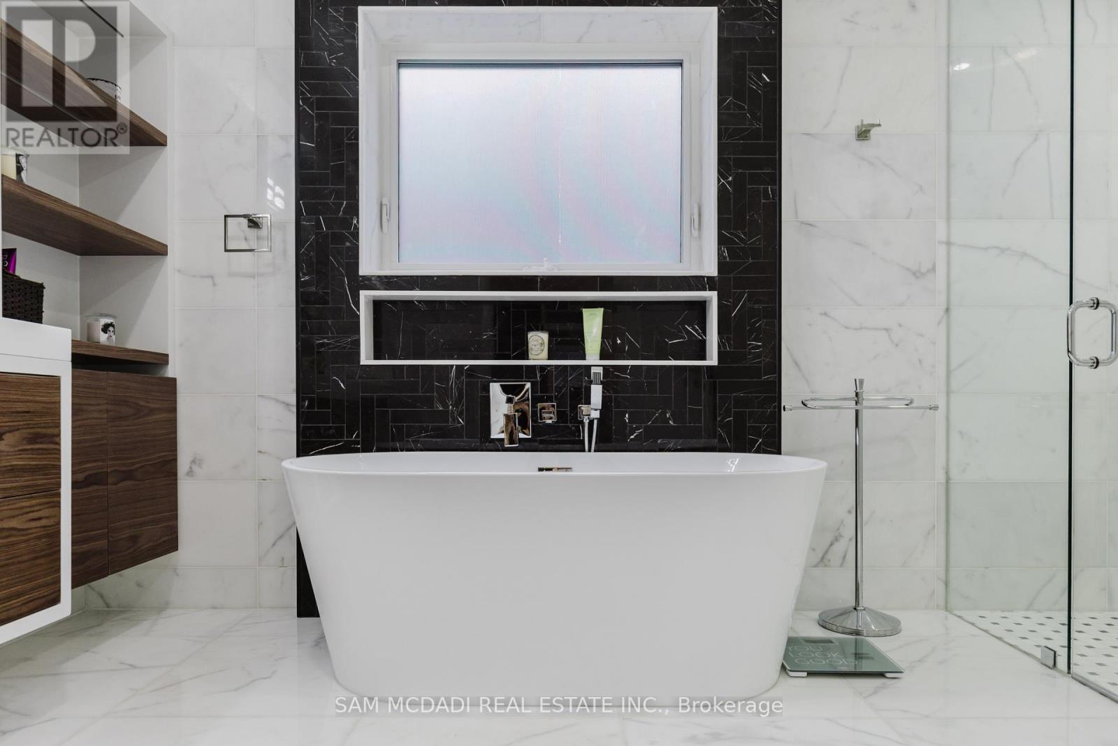 11a Maple Avenue N, Mississauga, Ontario  L5H 2R9 - Photo 23 - W12773812