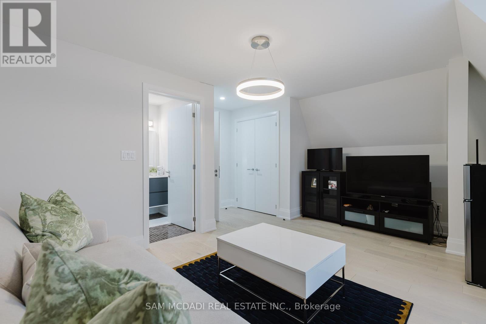 11a Maple Avenue N, Mississauga, Ontario  L5H 2R9 - Photo 31 - W12773812