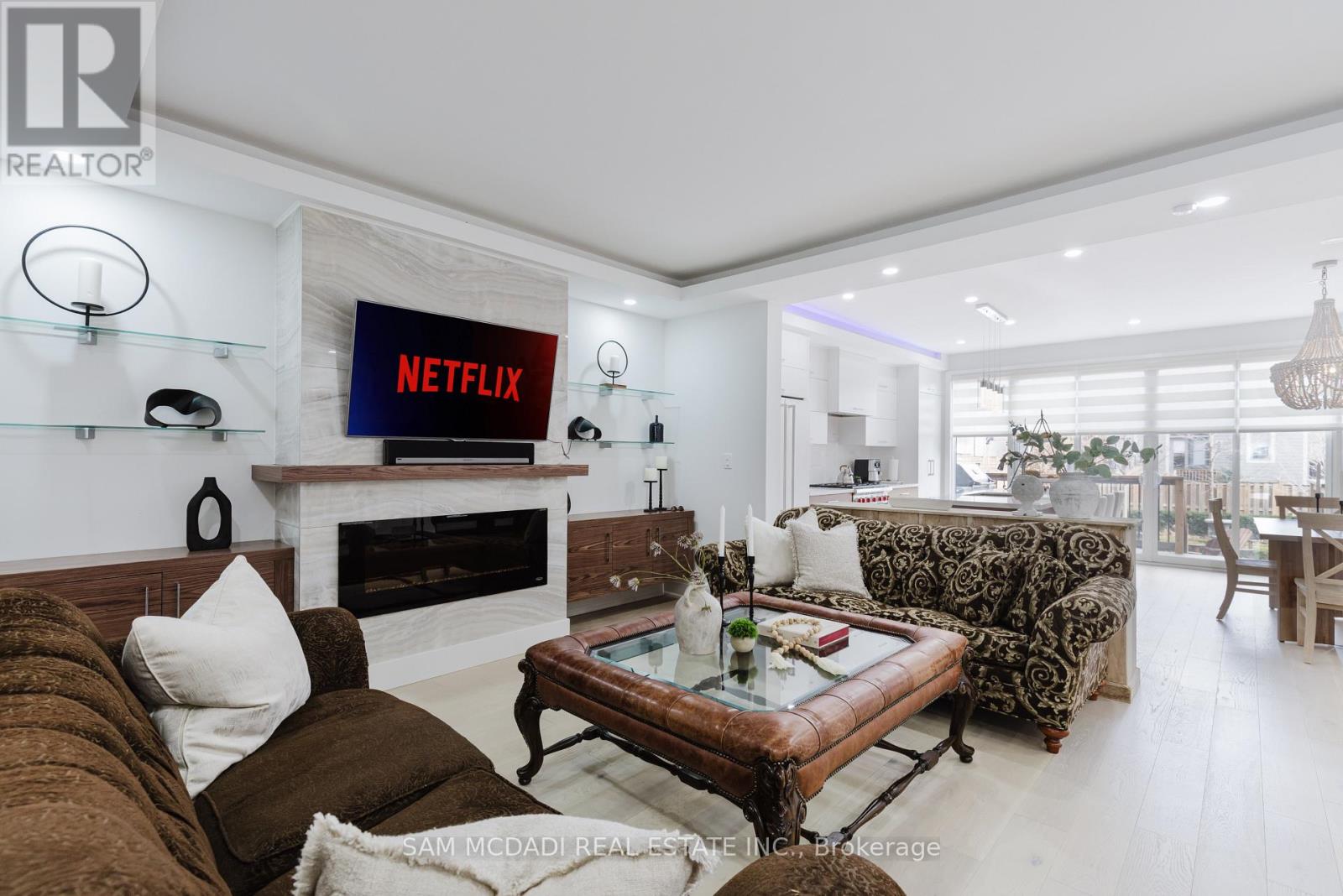 11a Maple Avenue N, Mississauga, Ontario  L5H 2R9 - Photo 4 - W12773812