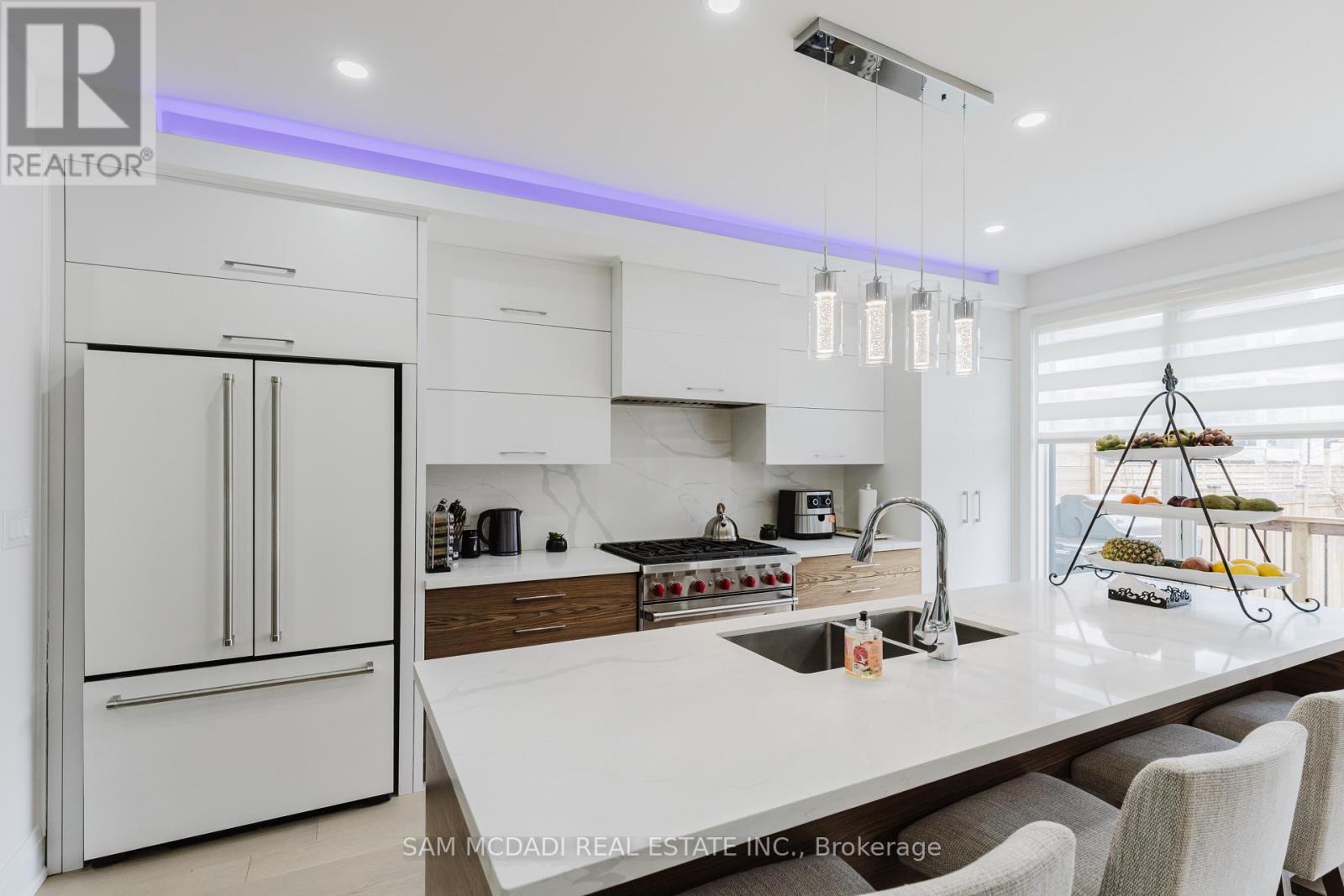 11a Maple Avenue N, Mississauga, Ontario  L5H 2R9 - Photo 7 - W12773812