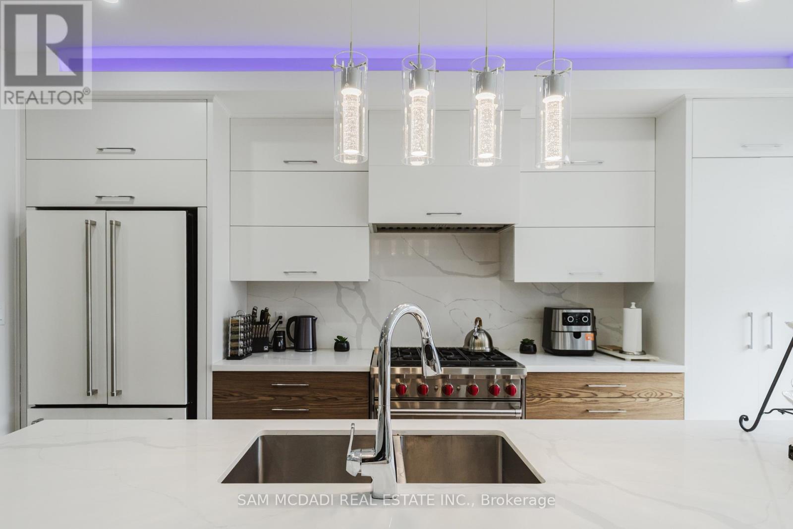 11a Maple Avenue N, Mississauga, Ontario  L5H 2R9 - Photo 9 - W12773812