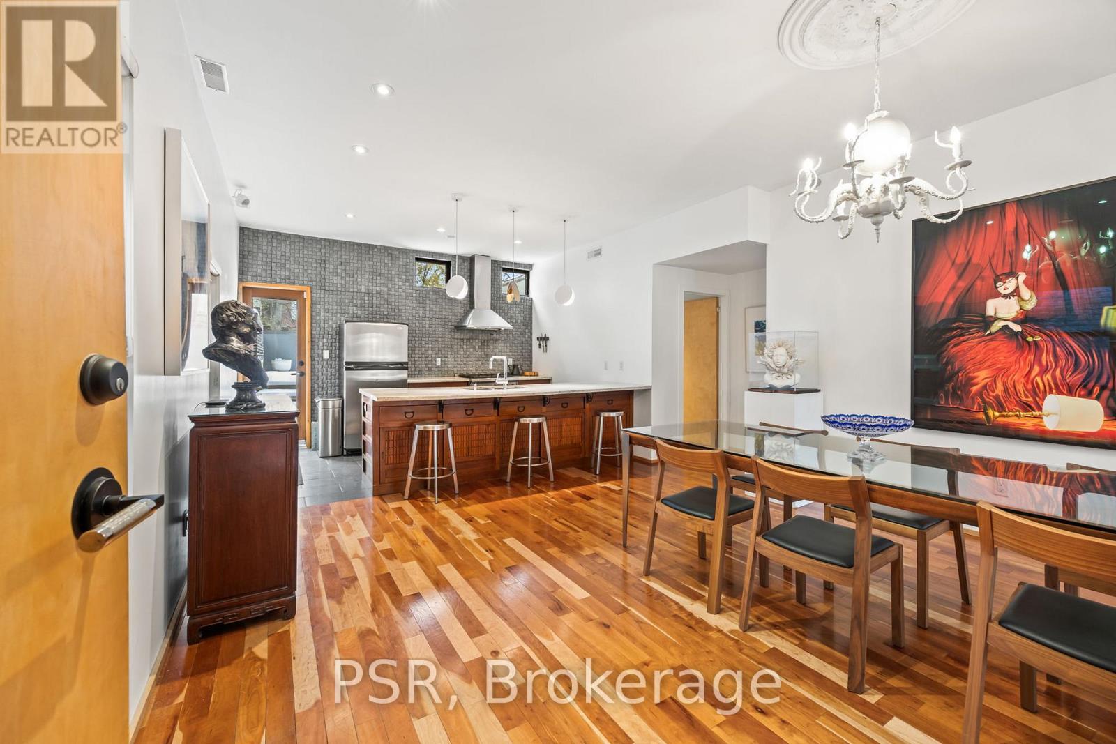 UPPER - 2068 DUNDAS STREET W, Toronto, Ontario