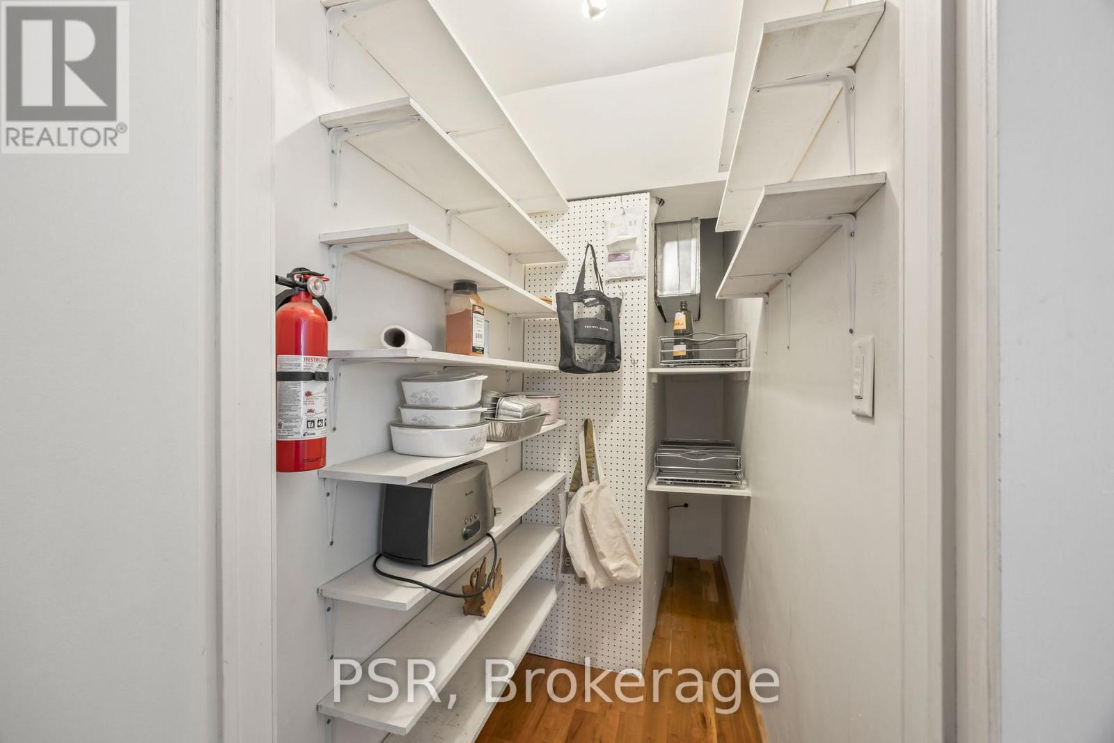 Upper - 2068 Dundas Street W, Toronto, Ontario  M6R 1W8 - Photo 12 - W12773828