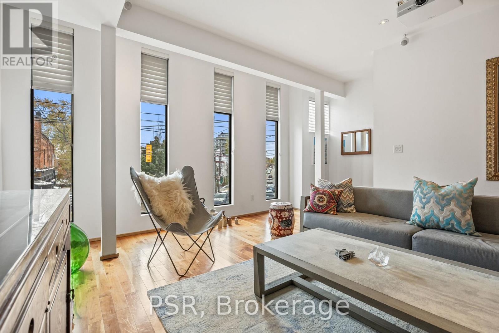 Upper - 2068 Dundas Street W, Toronto, Ontario  M6R 1W8 - Photo 18 - W12773828