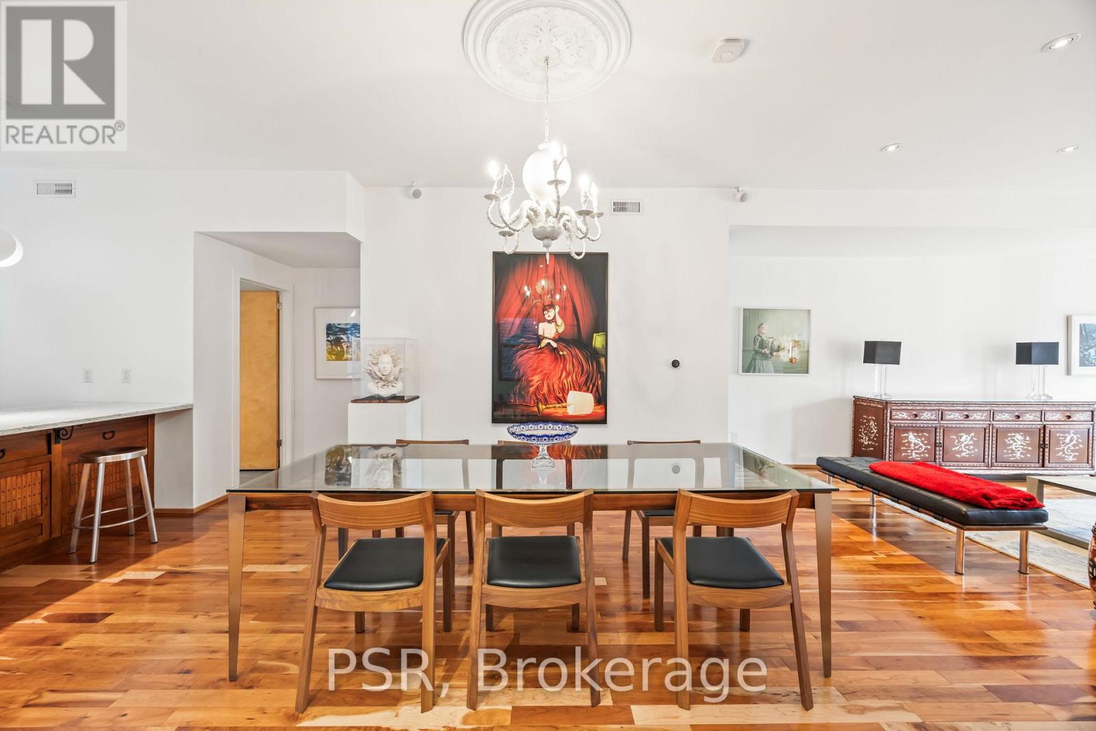 Upper - 2068 Dundas Street W, Toronto, Ontario  M6R 1W8 - Photo 2 - W12773828