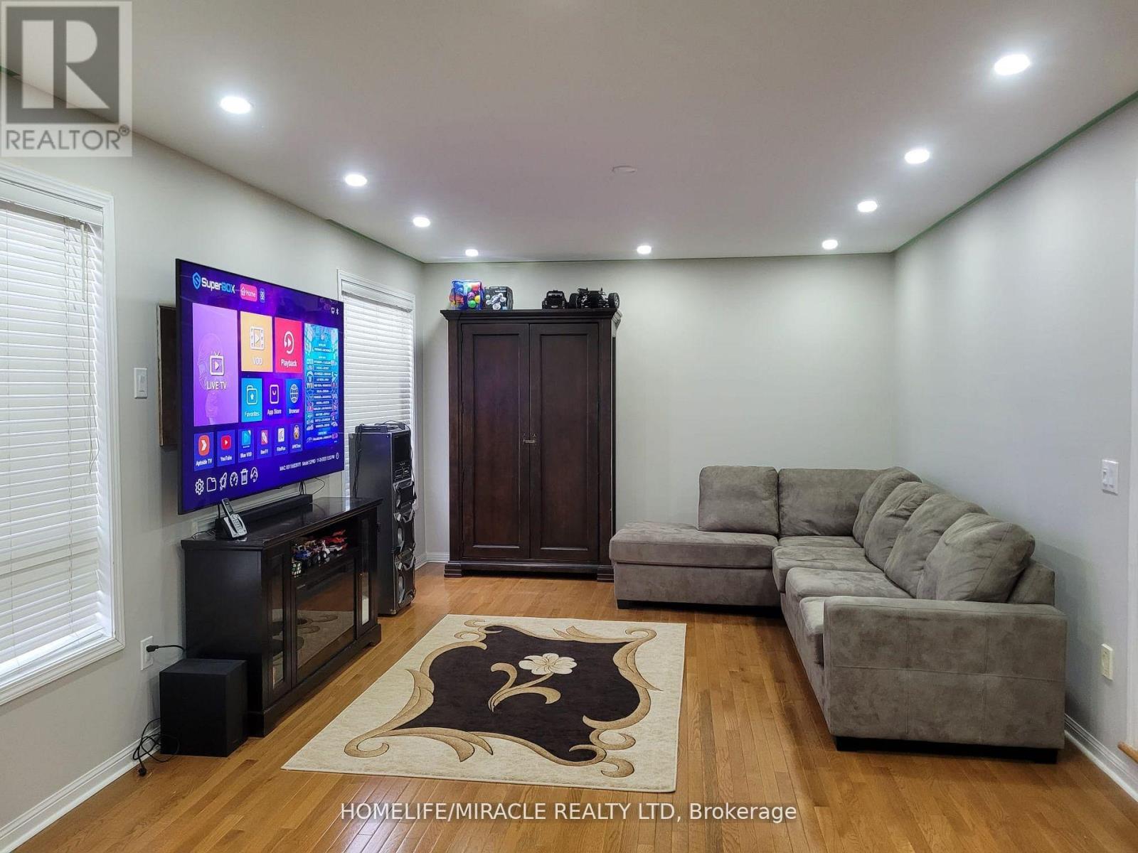 20 Bowsfield Drive, Brampton, Ontario  L6P 1A6 - Photo 6 - W12773830