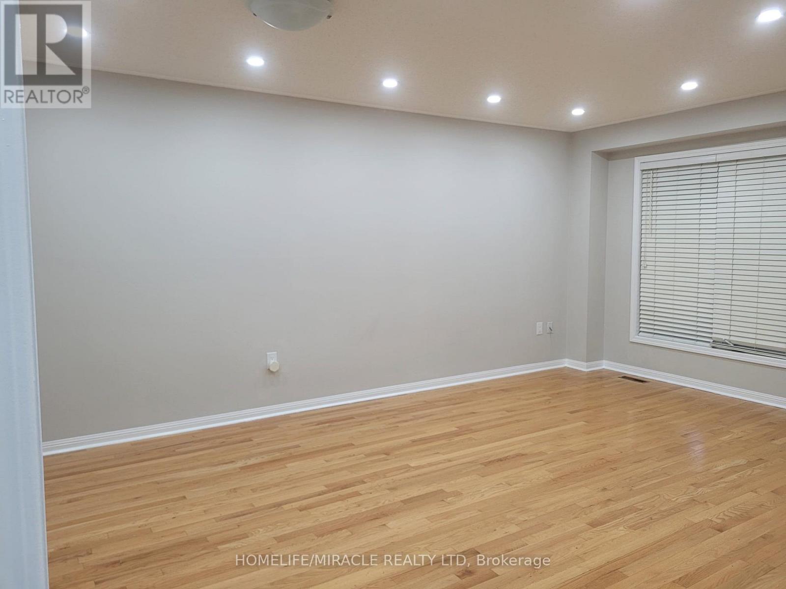 20 Bowsfield Drive, Brampton, Ontario  L6P 1A6 - Photo 9 - W12773830