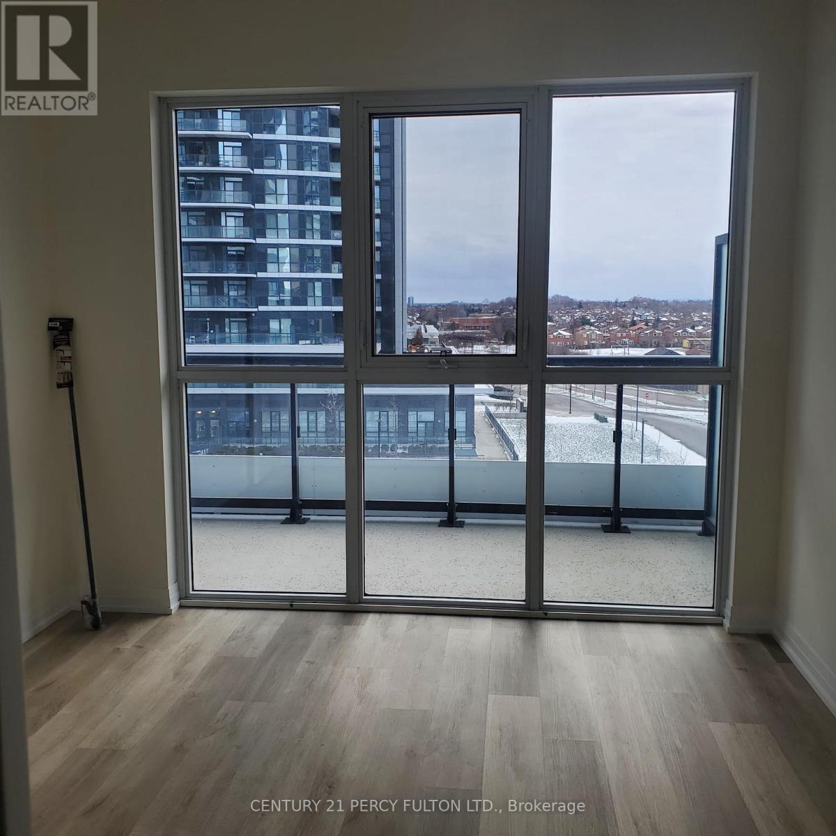 416 - 15 Watergarden Drive, Mississauga, Ontario  L5R 1B2 - Photo 4 - W12773834