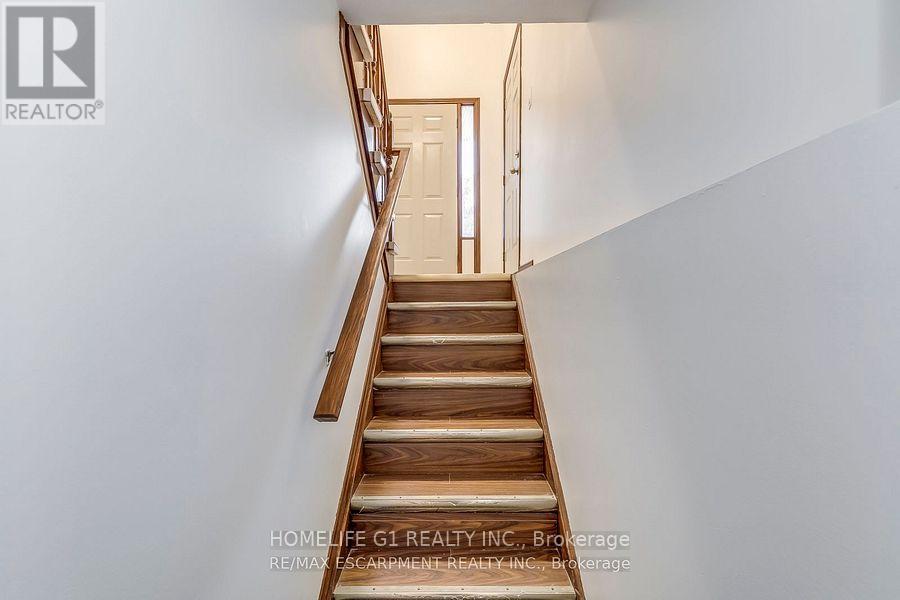 27 Gilcrest Street, Hamilton, Ontario  L9C 7G9 - Photo 2 - X12773788