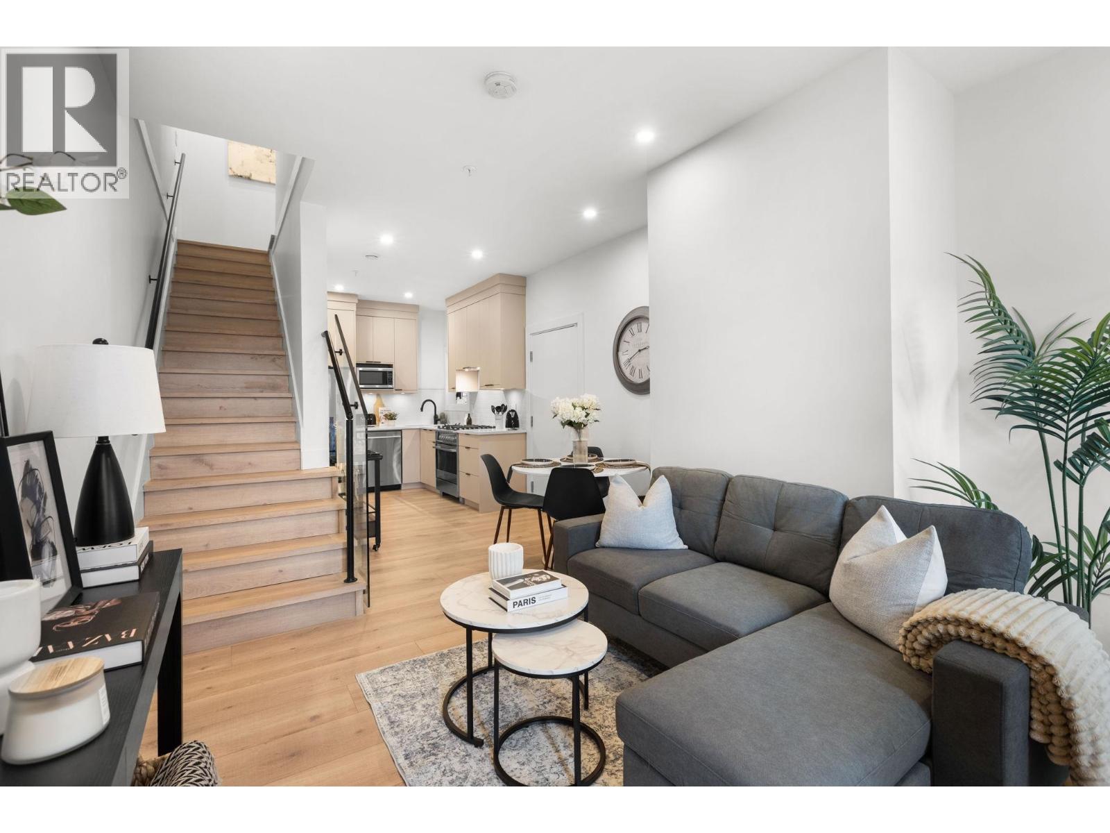 2632 Ward Street, Vancouver, British Columbia  V5R 4S6 - Photo 3 - R3088183