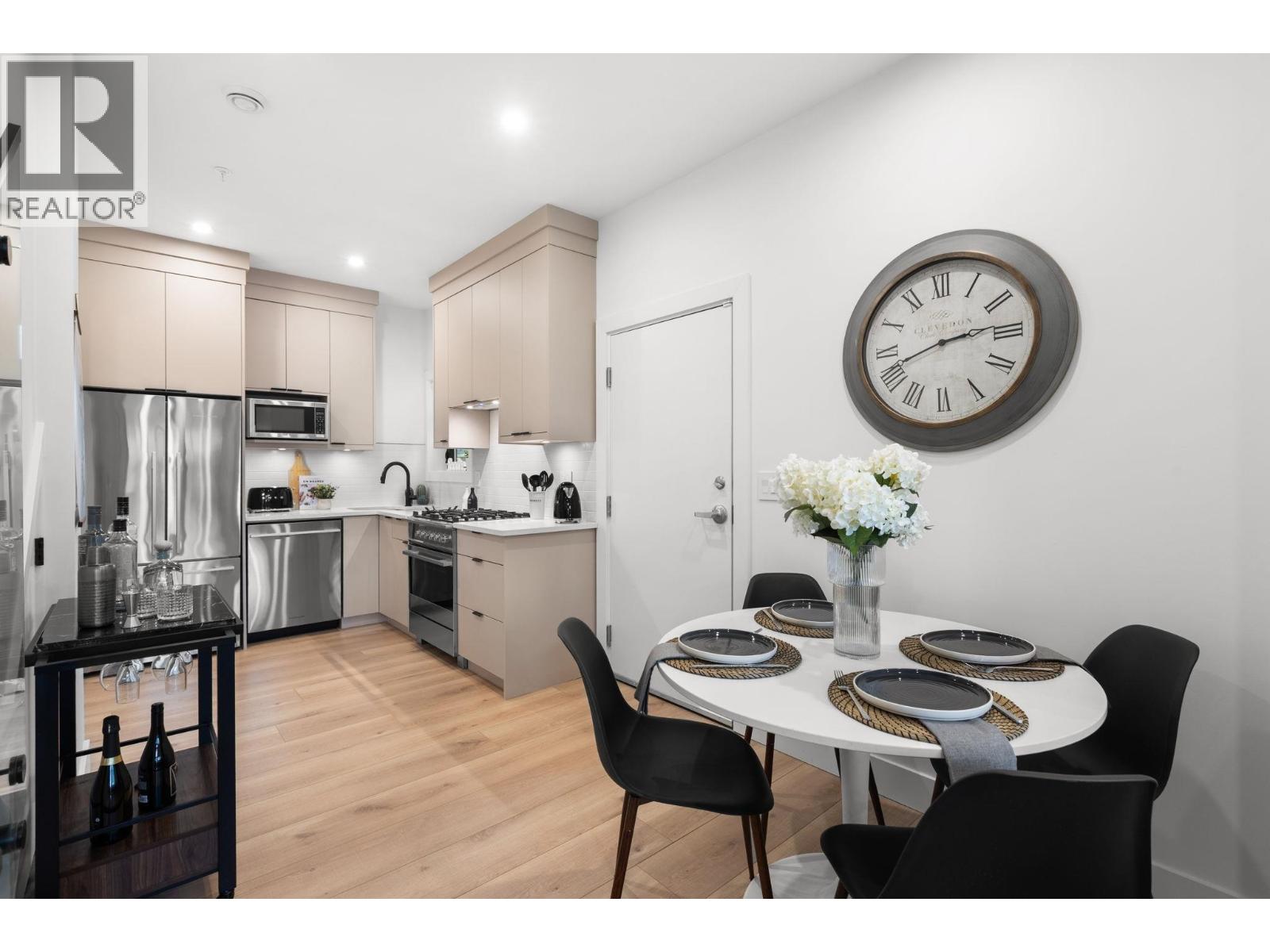 2632 Ward Street, Vancouver, British Columbia  V5R 4S6 - Photo 5 - R3088183