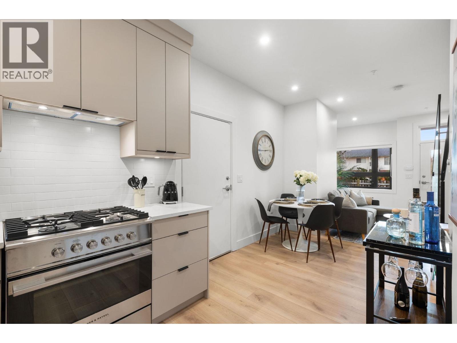 2632 Ward Street, Vancouver, British Columbia  V5R 4S6 - Photo 11 - R3088183