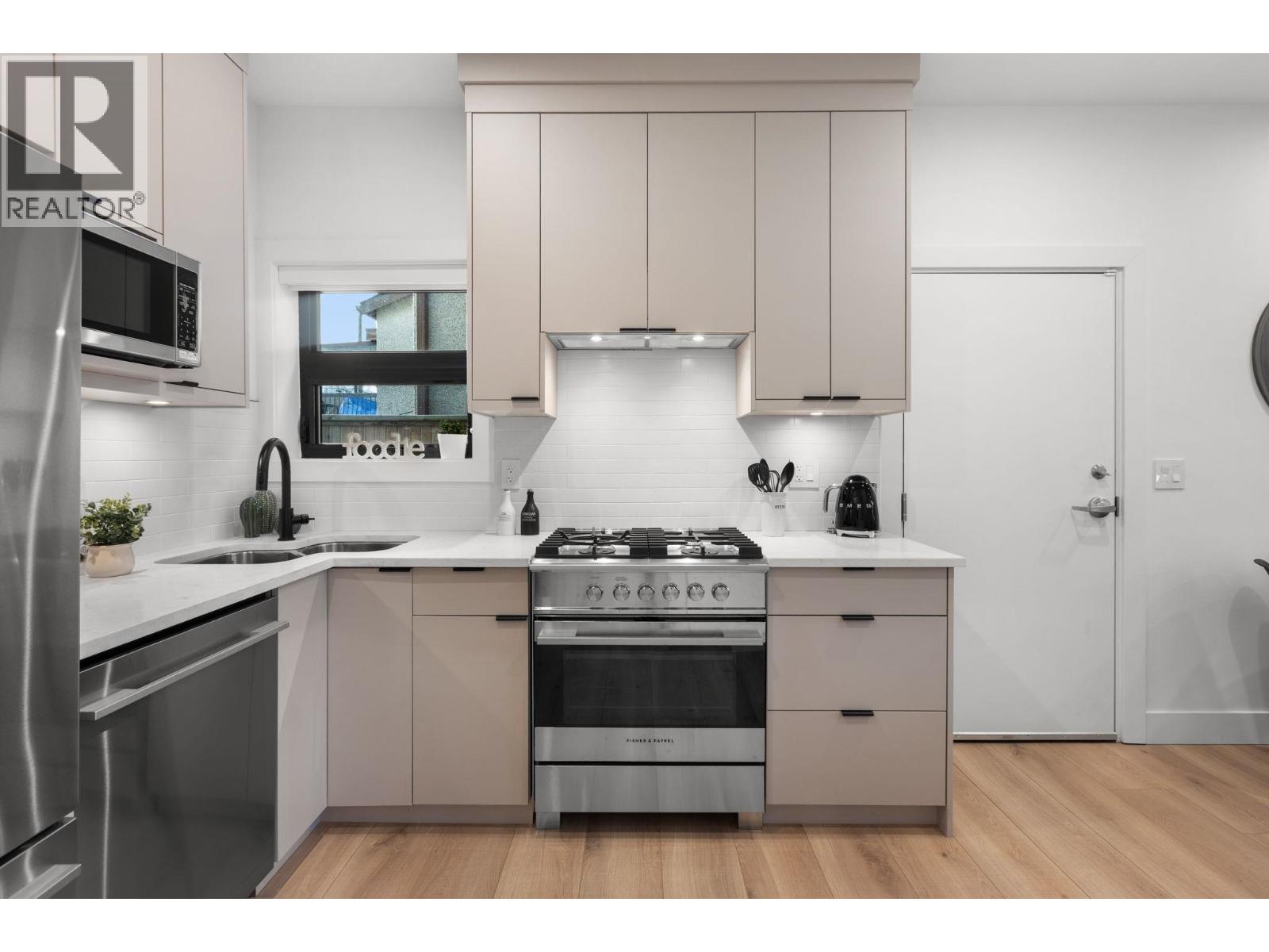 2632 Ward Street, Vancouver, British Columbia  V5R 4S6 - Photo 9 - R3088183