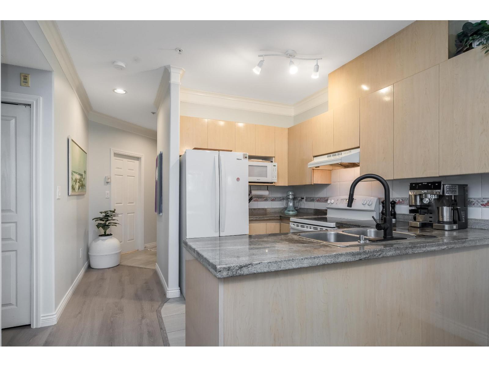 107 8115 121a Street, Surrey, British Columbia  V2W 1J2 - Photo 7 - R3087512